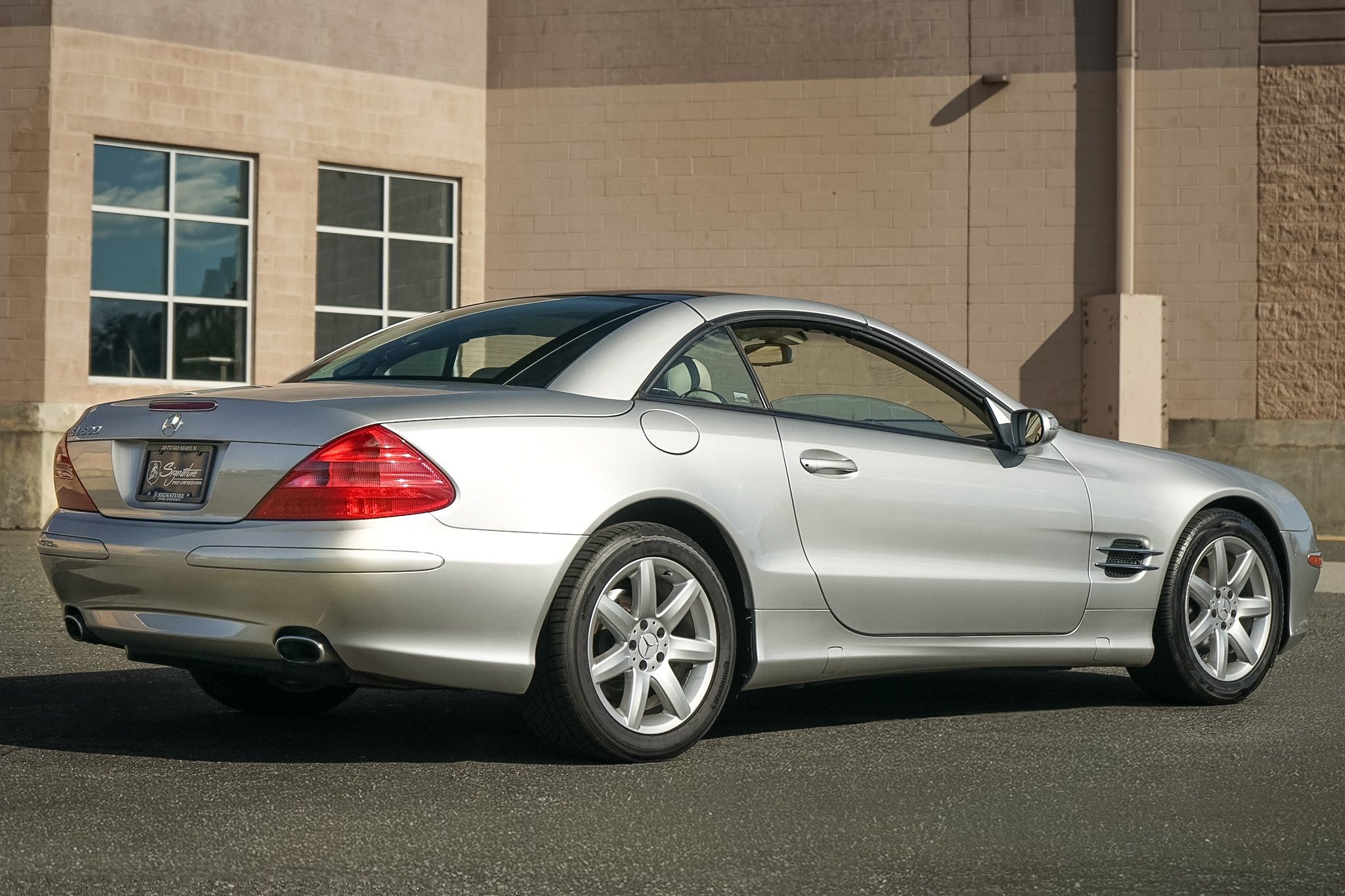 Photo 7 of this Mercedes-Benz SL500