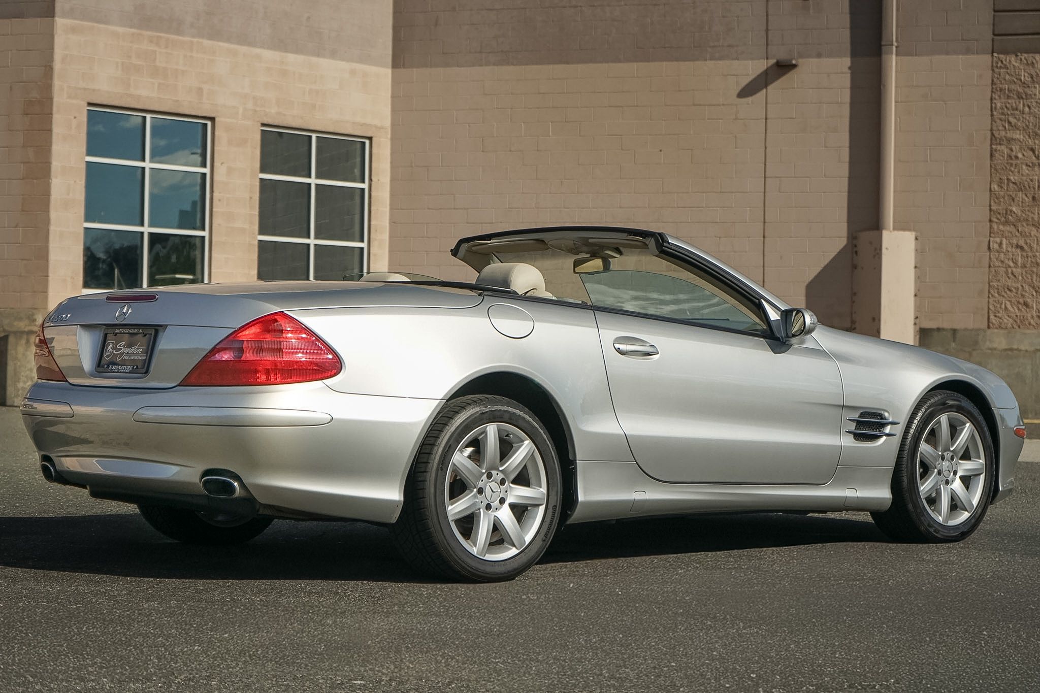 Photo 8 of this Mercedes-Benz SL500