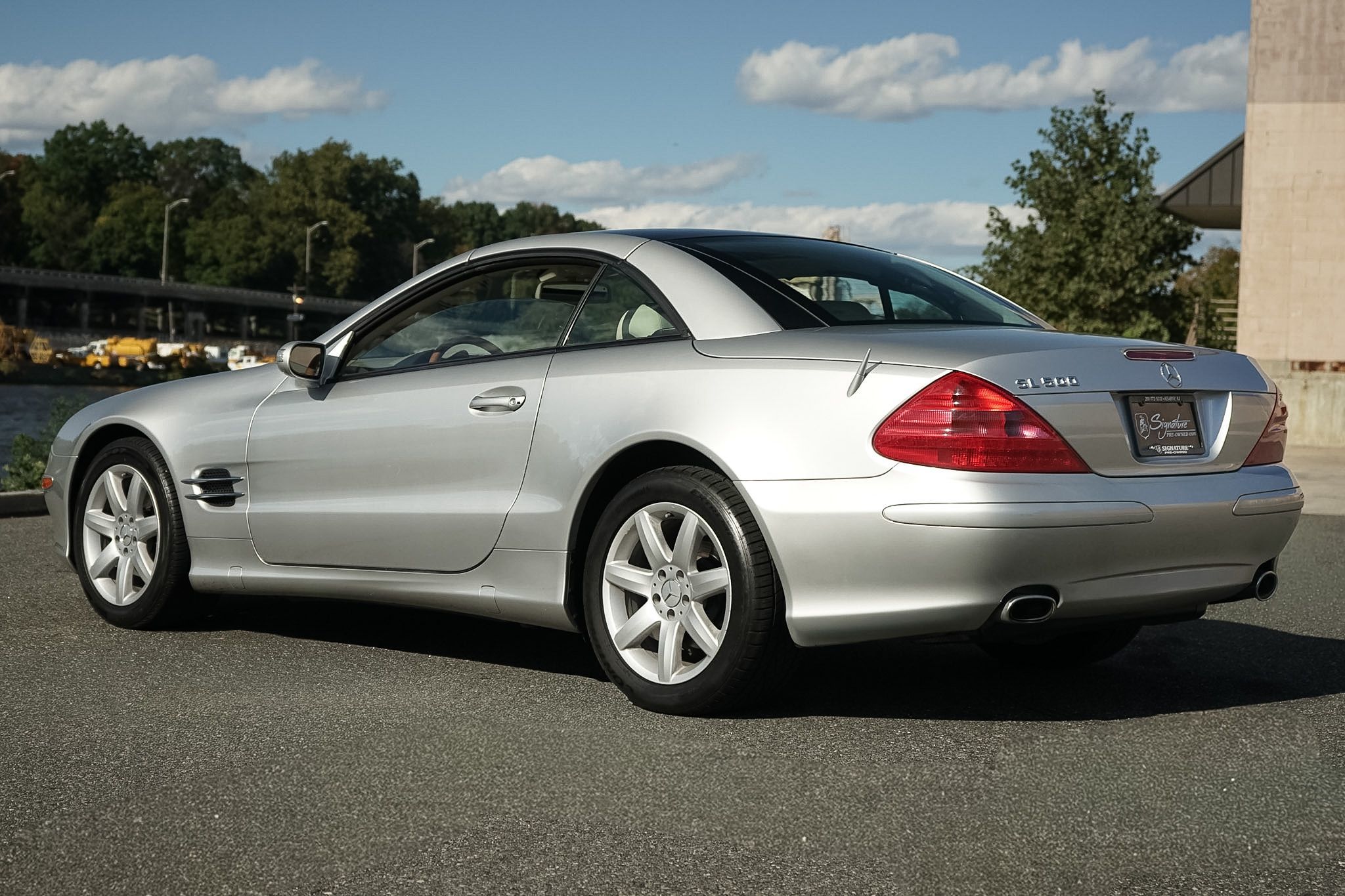 Photo 6 of this Mercedes-Benz SL500