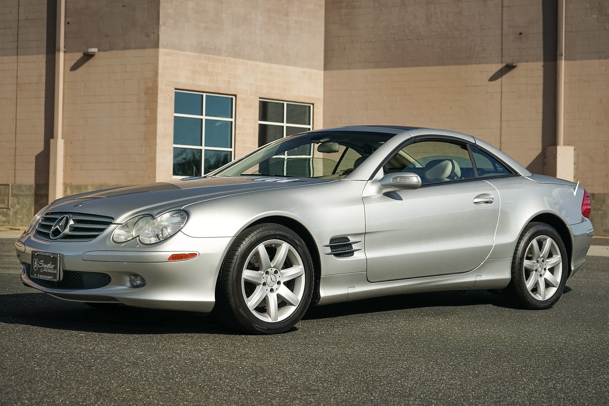 Photo 3 of this Mercedes-Benz SL500