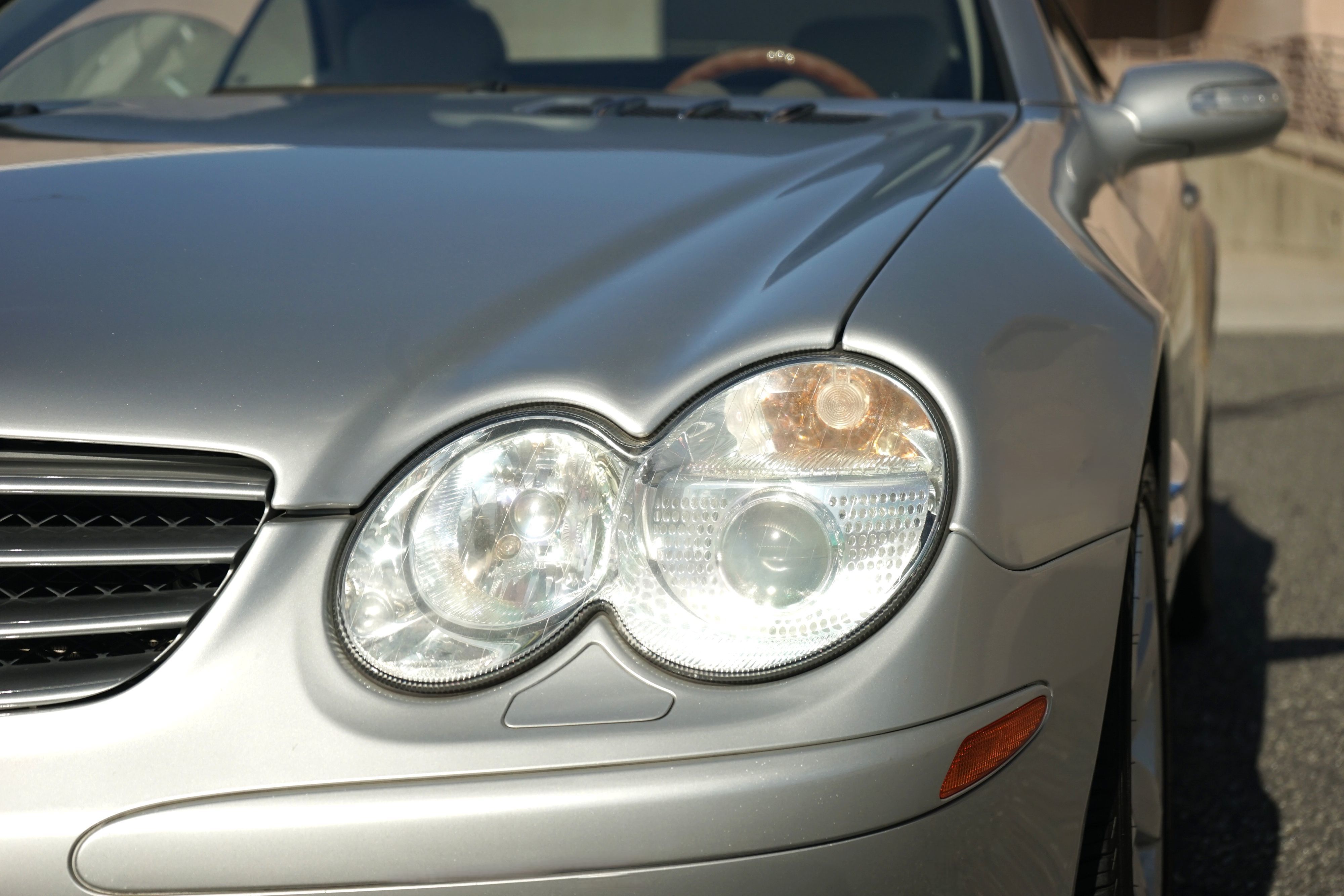 Photo 12 of this Mercedes-Benz SL500