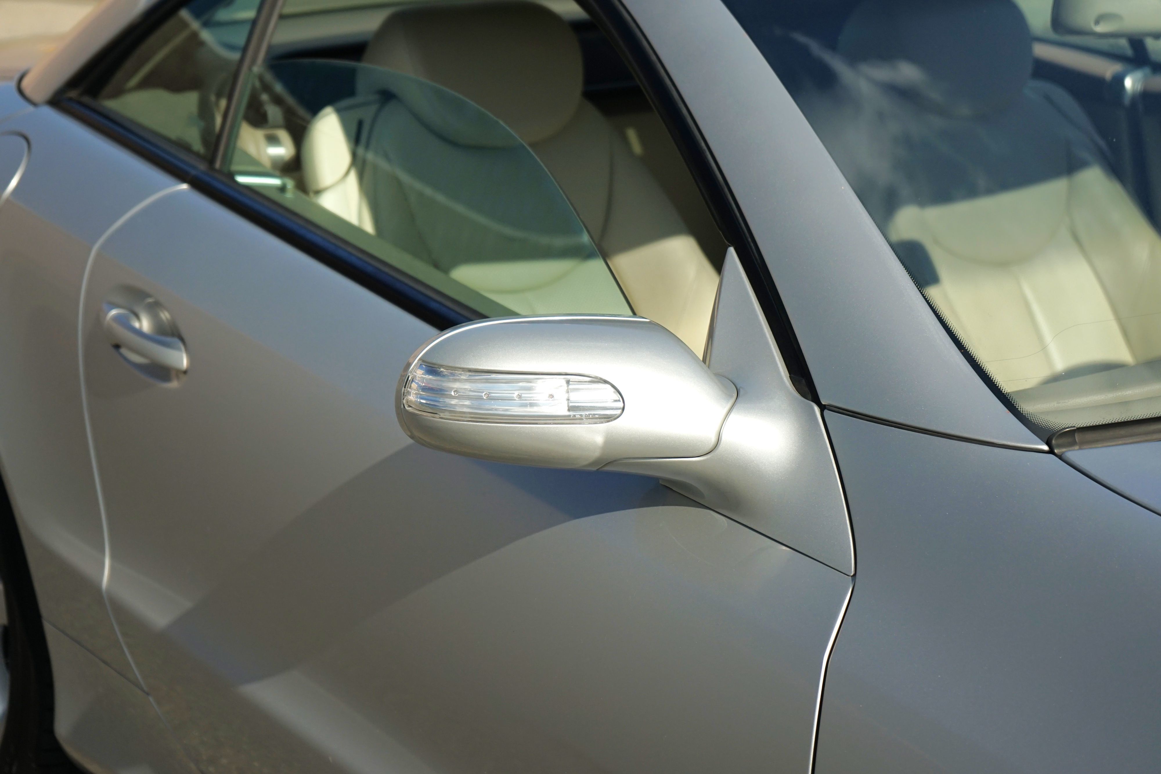 Photo 9 of this Mercedes-Benz SL500