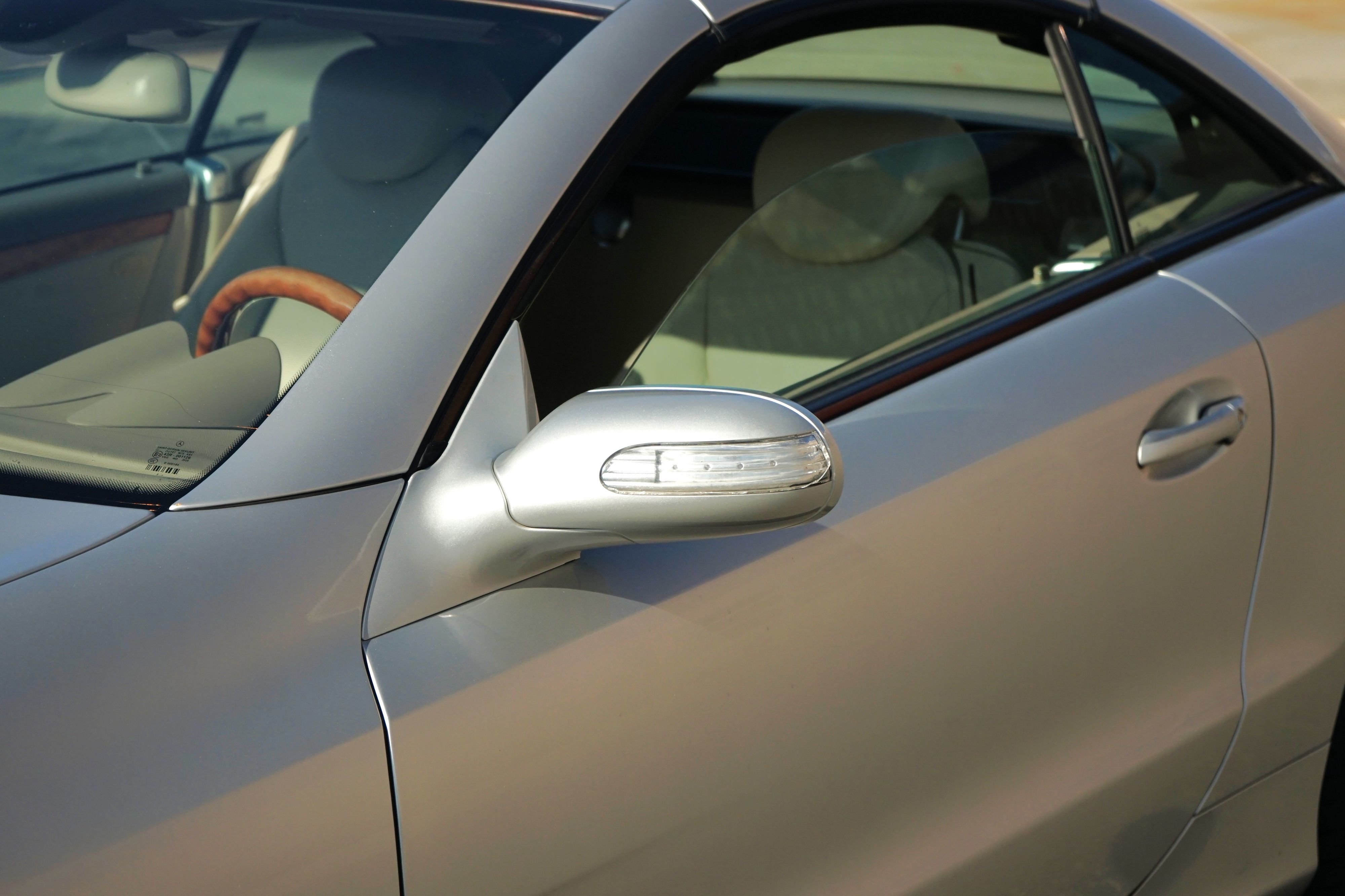 Photo 13 of this Mercedes-Benz SL500