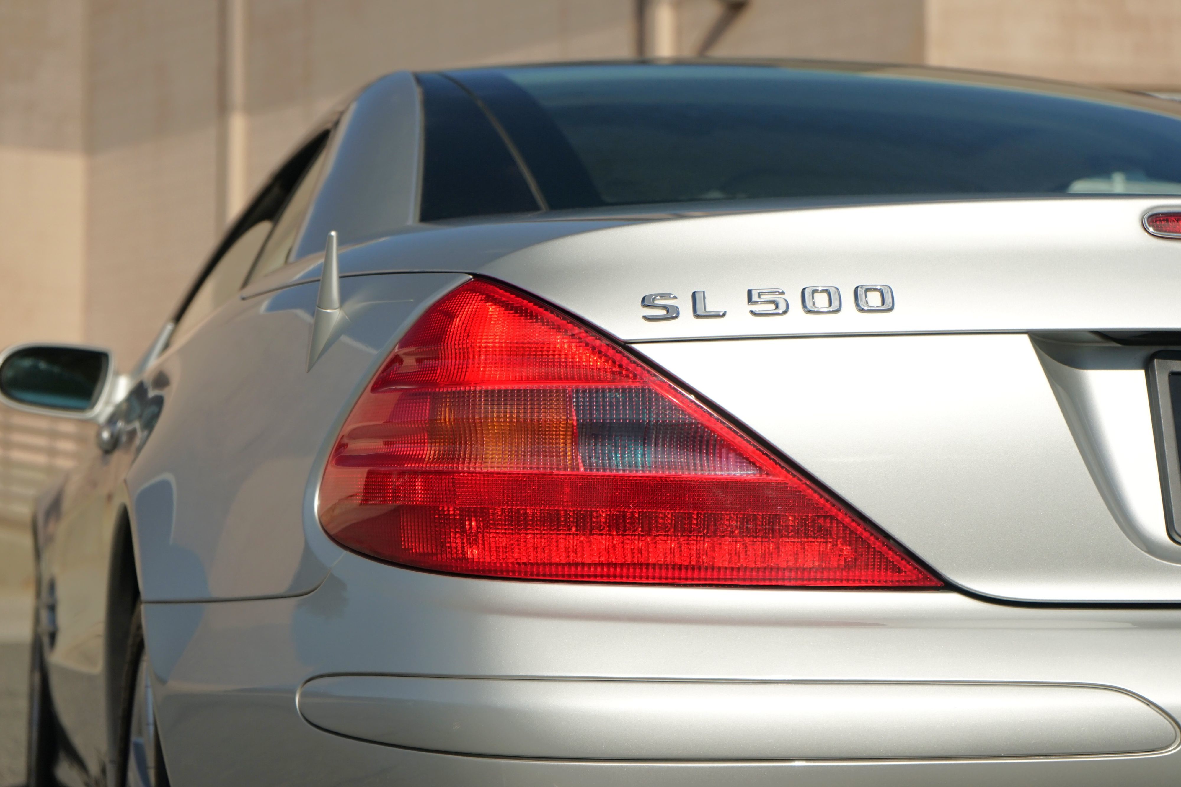 Photo 25 of this Mercedes-Benz SL500