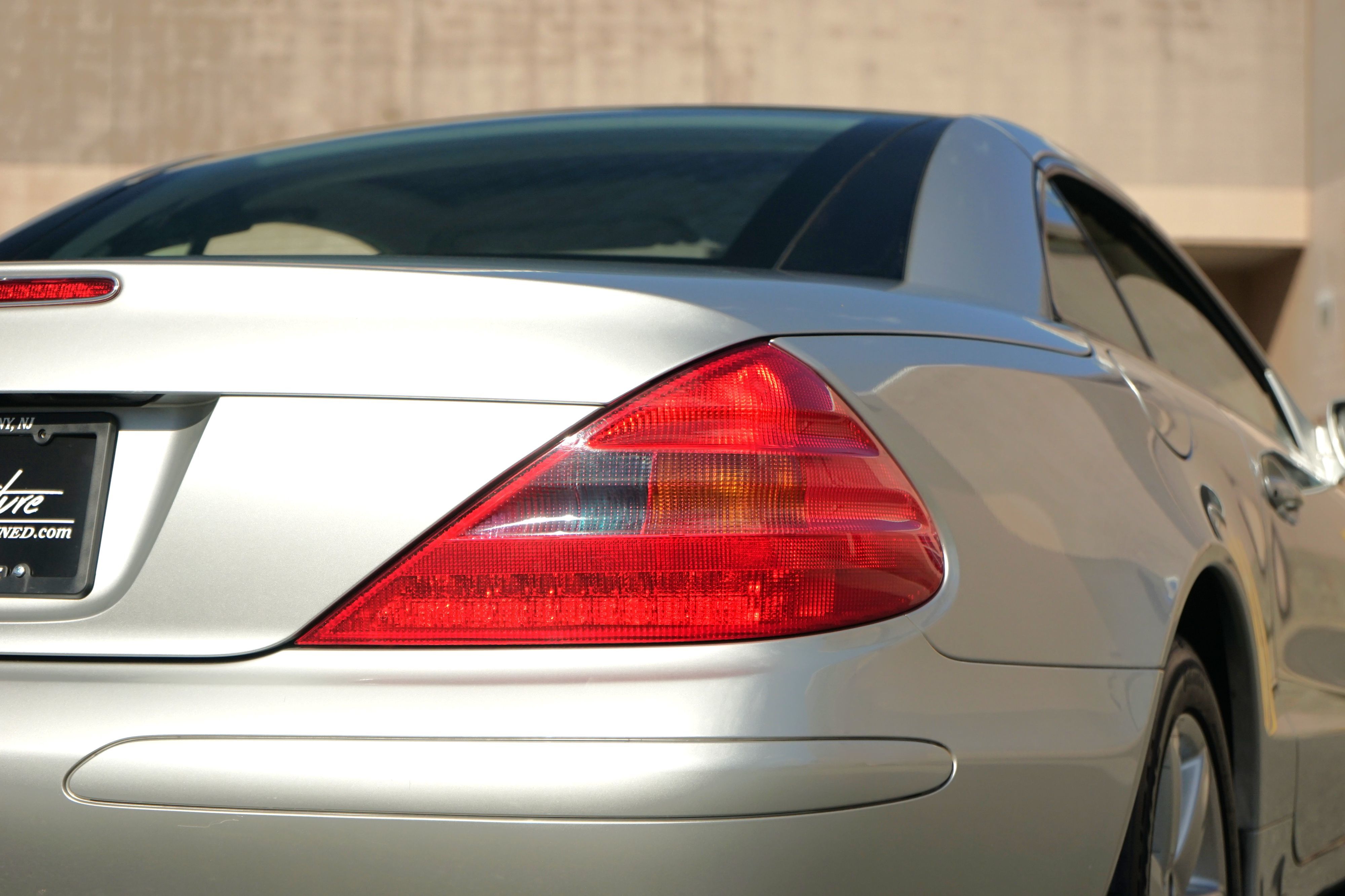 Photo 31 of this Mercedes-Benz SL500