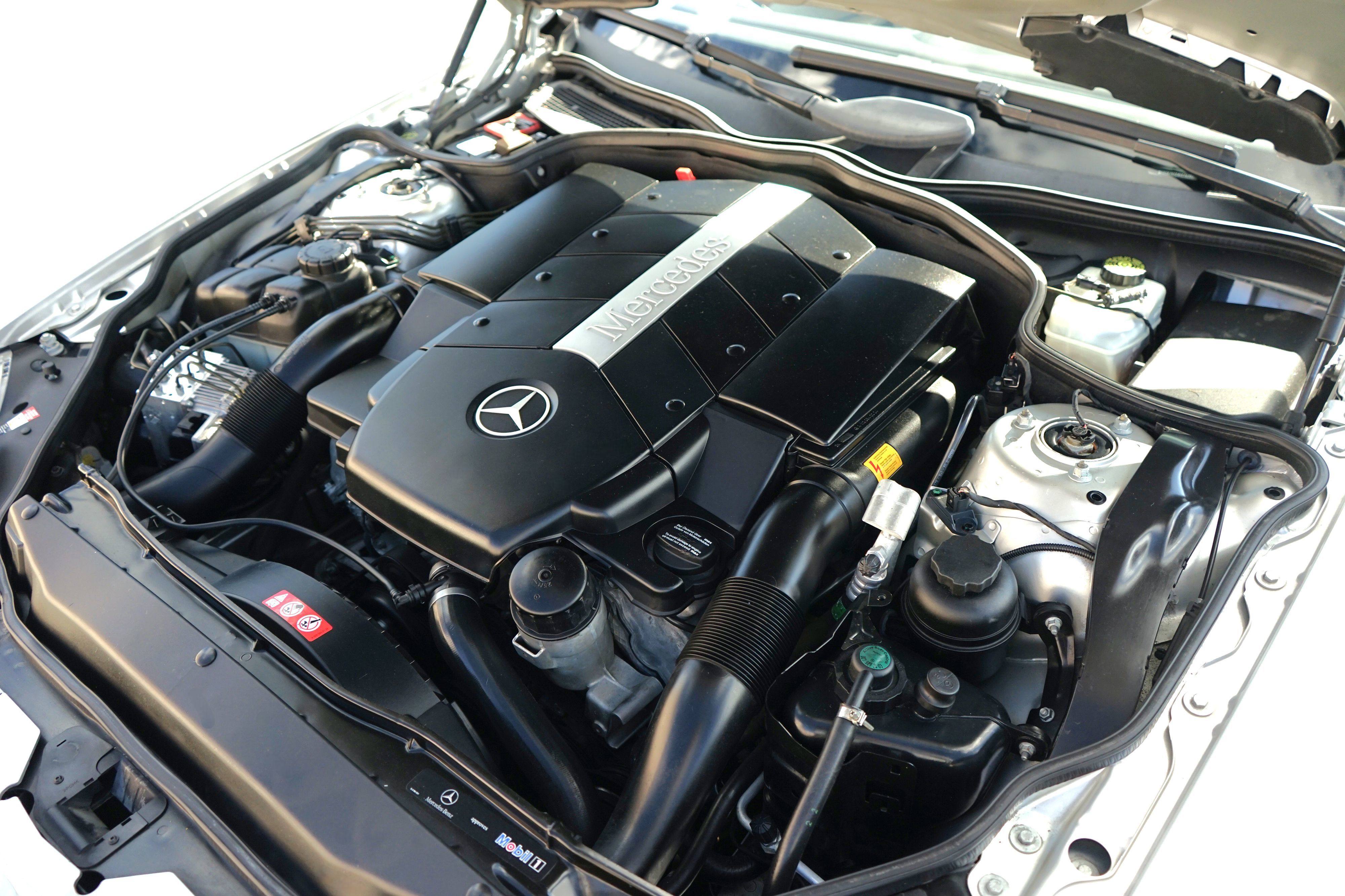 Photo 34 of this Mercedes-Benz SL500