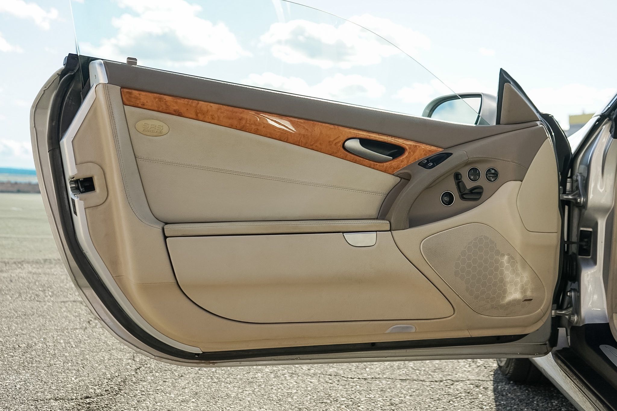 Photo 14 of this Mercedes-Benz SL500