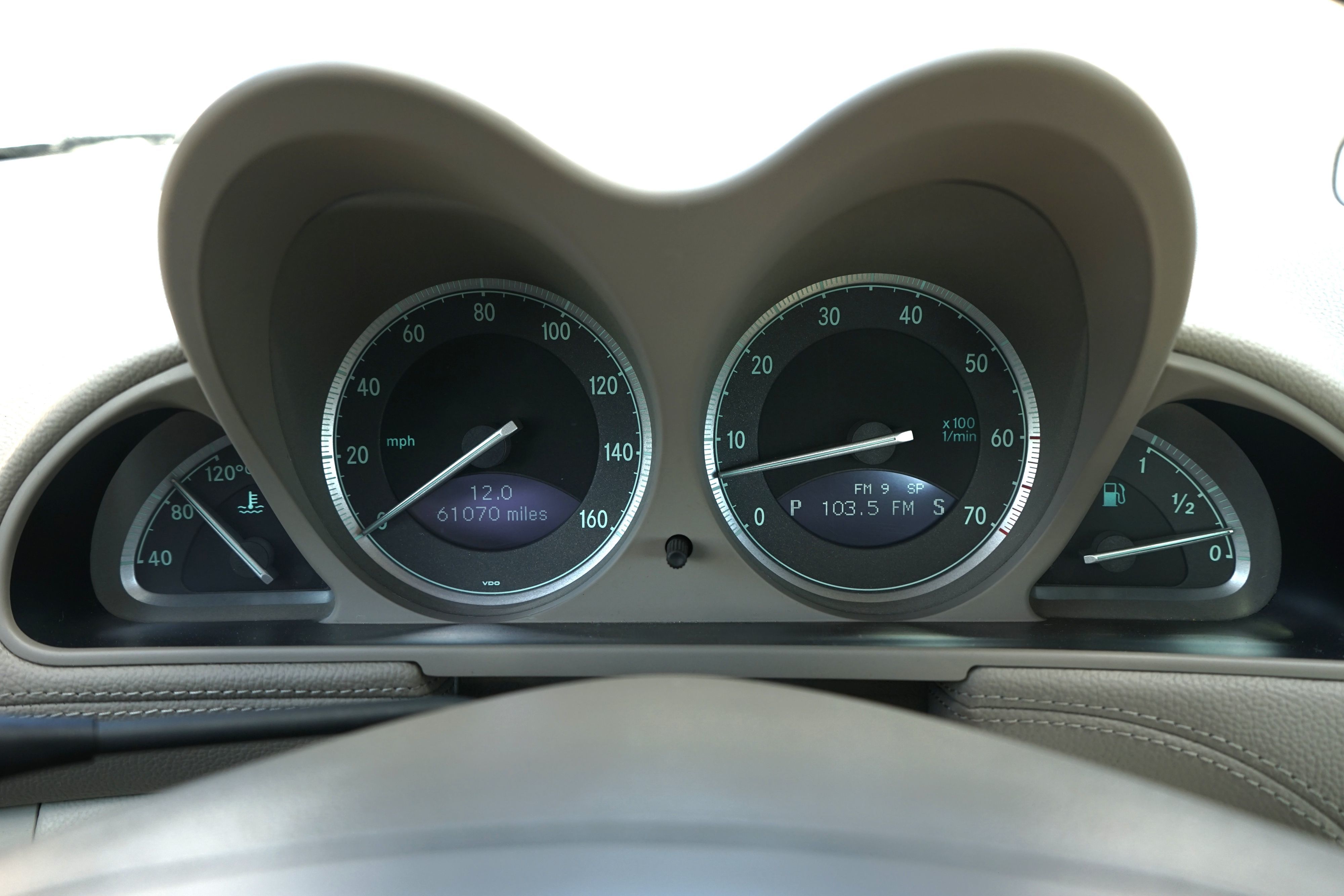Photo 18 of this Mercedes-Benz SL500
