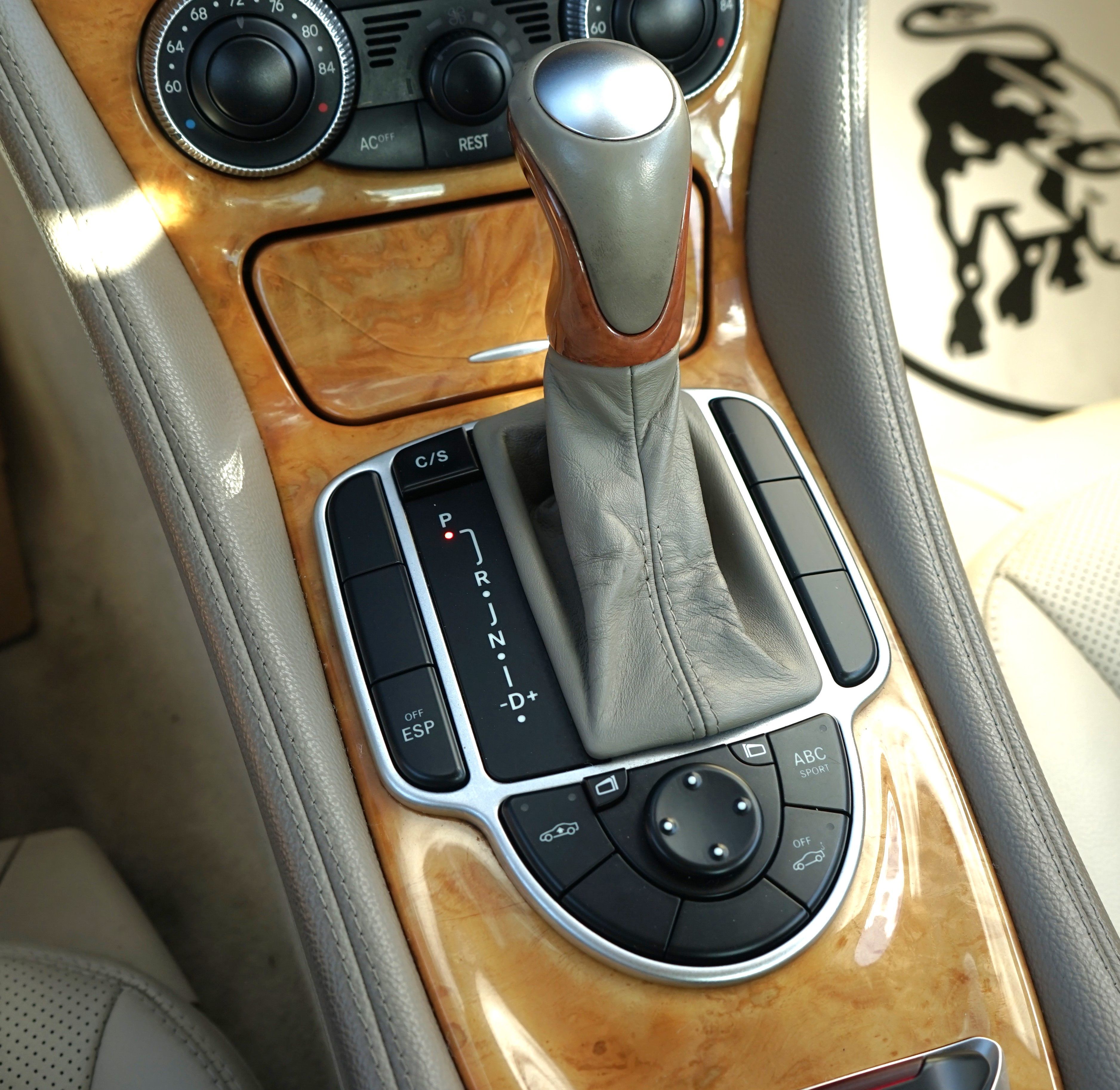 Photo 22 of this Mercedes-Benz SL500