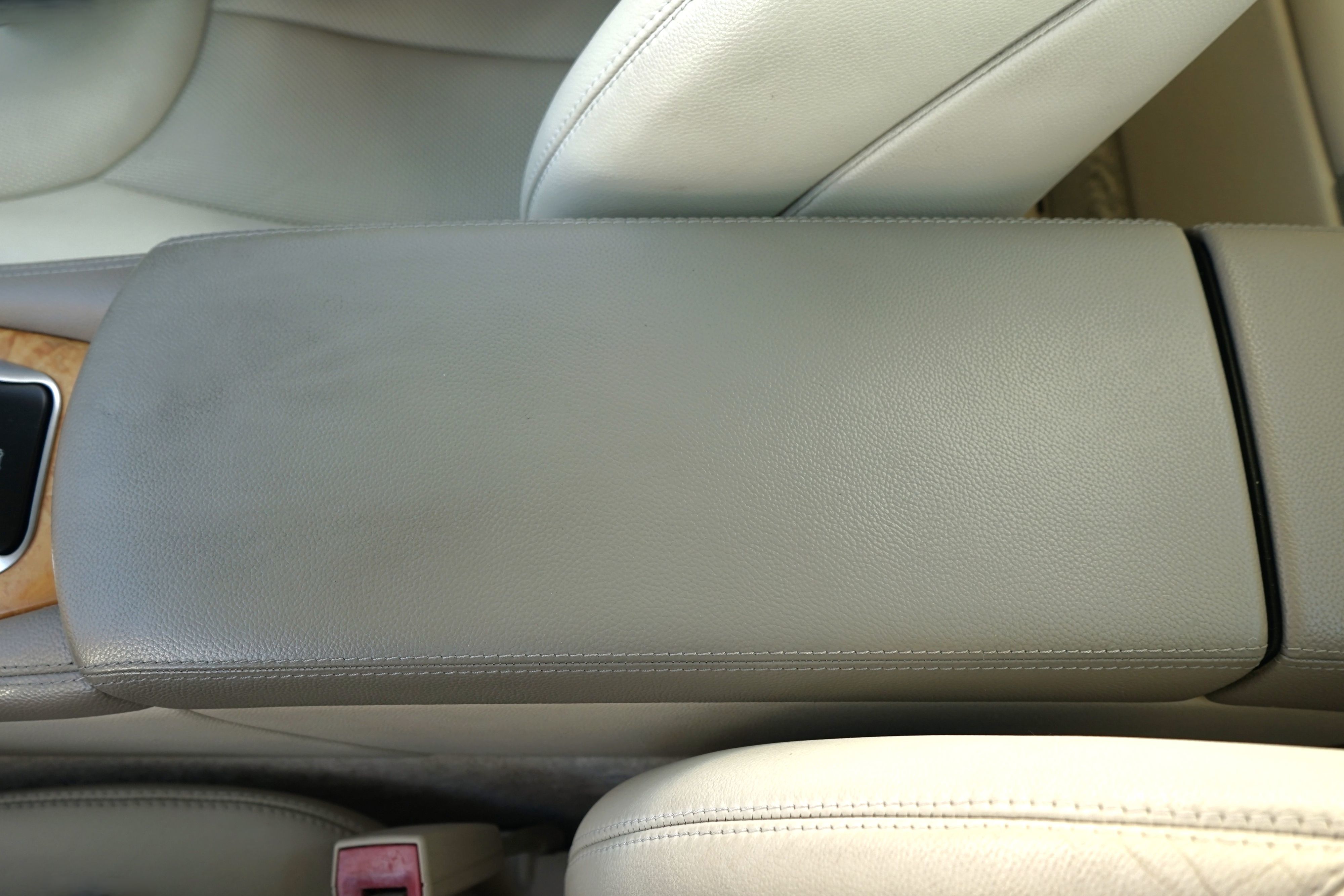Photo 24 of this Mercedes-Benz SL500