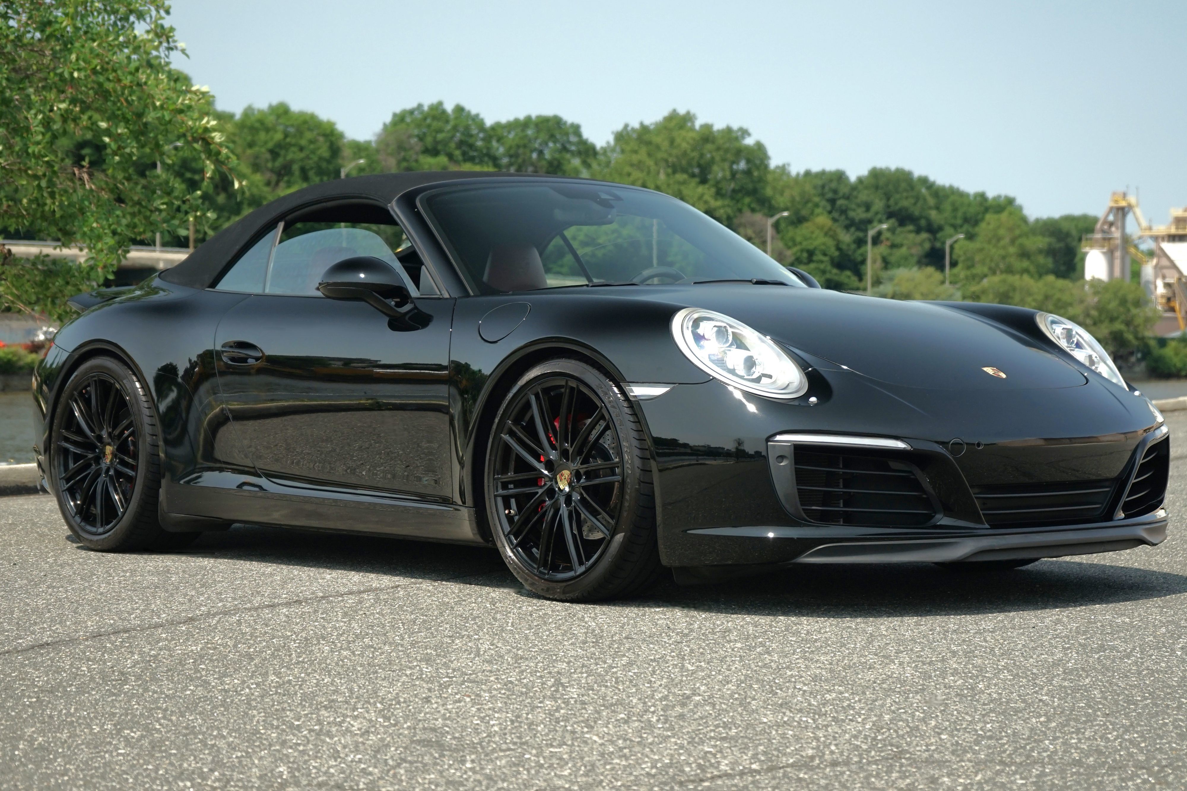 Photo 2 of this Porsche 911