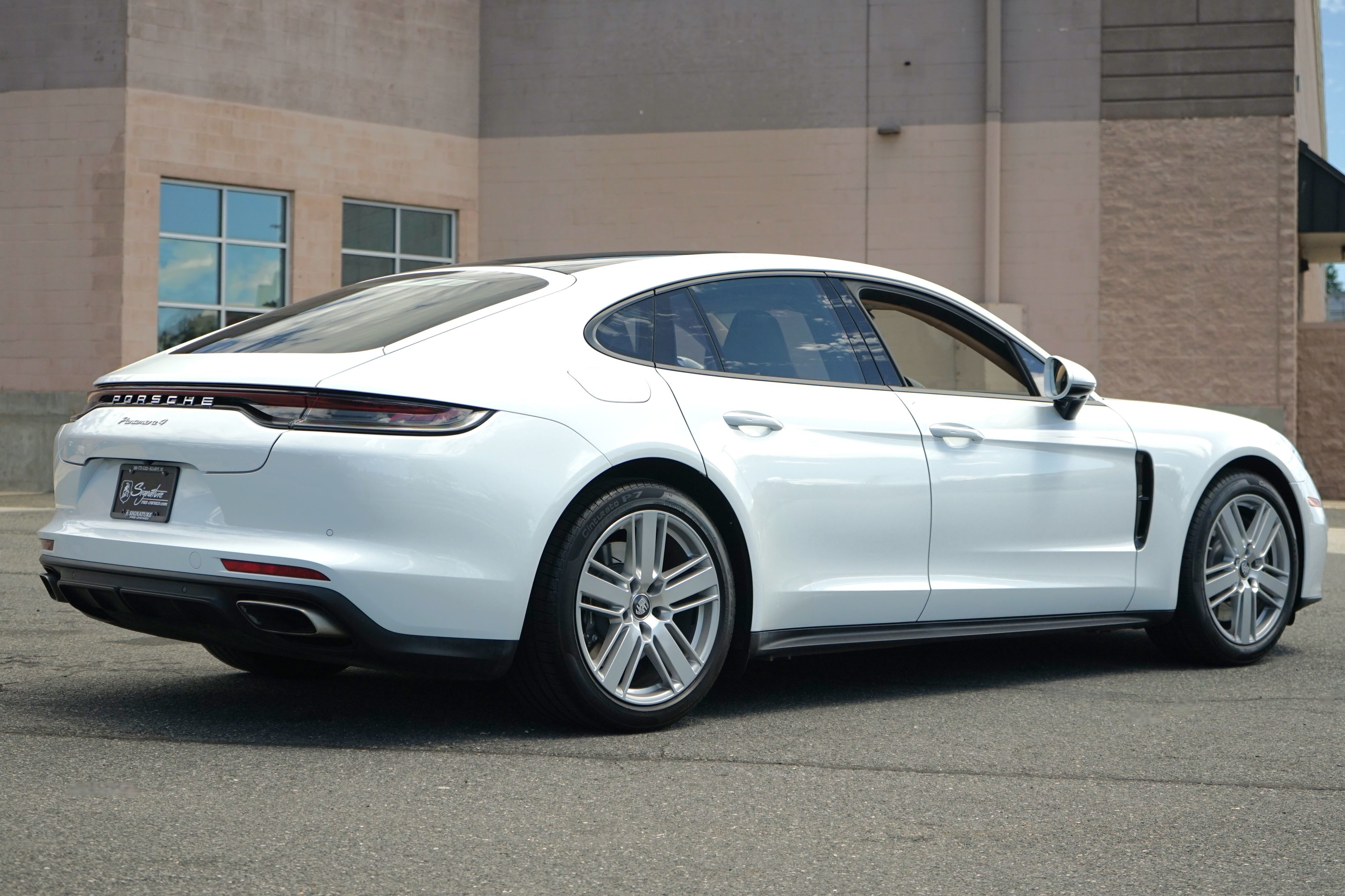 Photo 4 of this Porsche Panamera