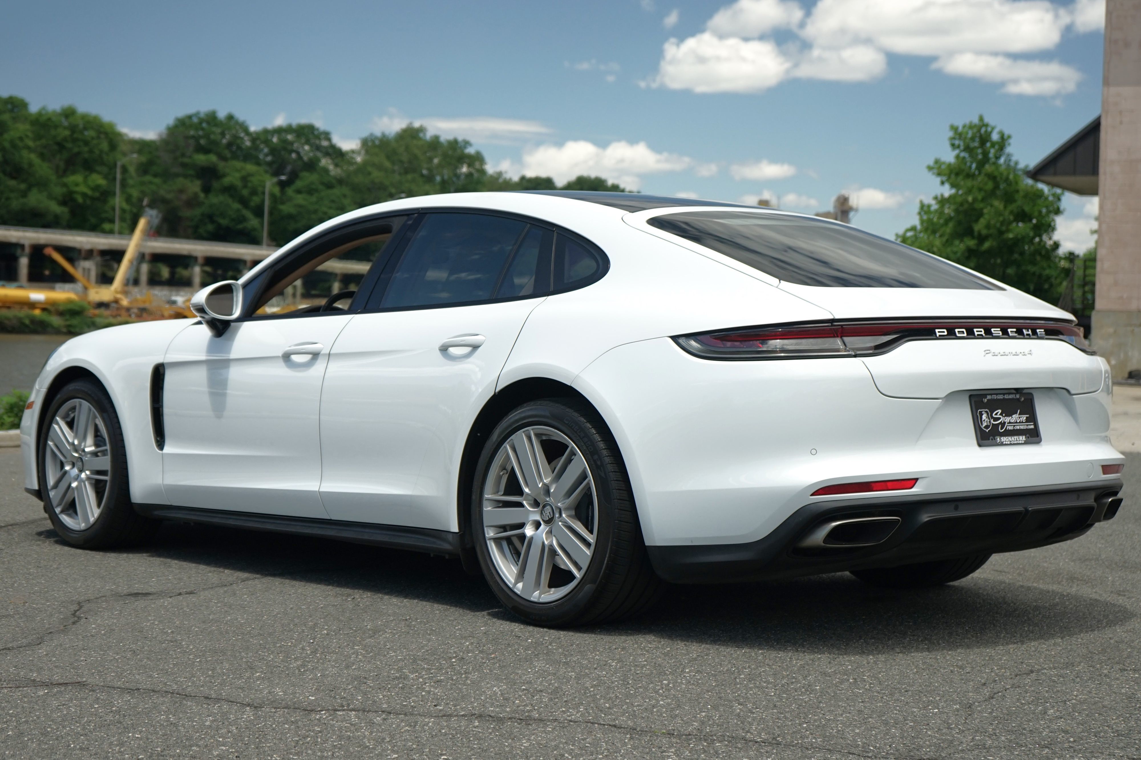 Photo 3 of this Porsche Panamera