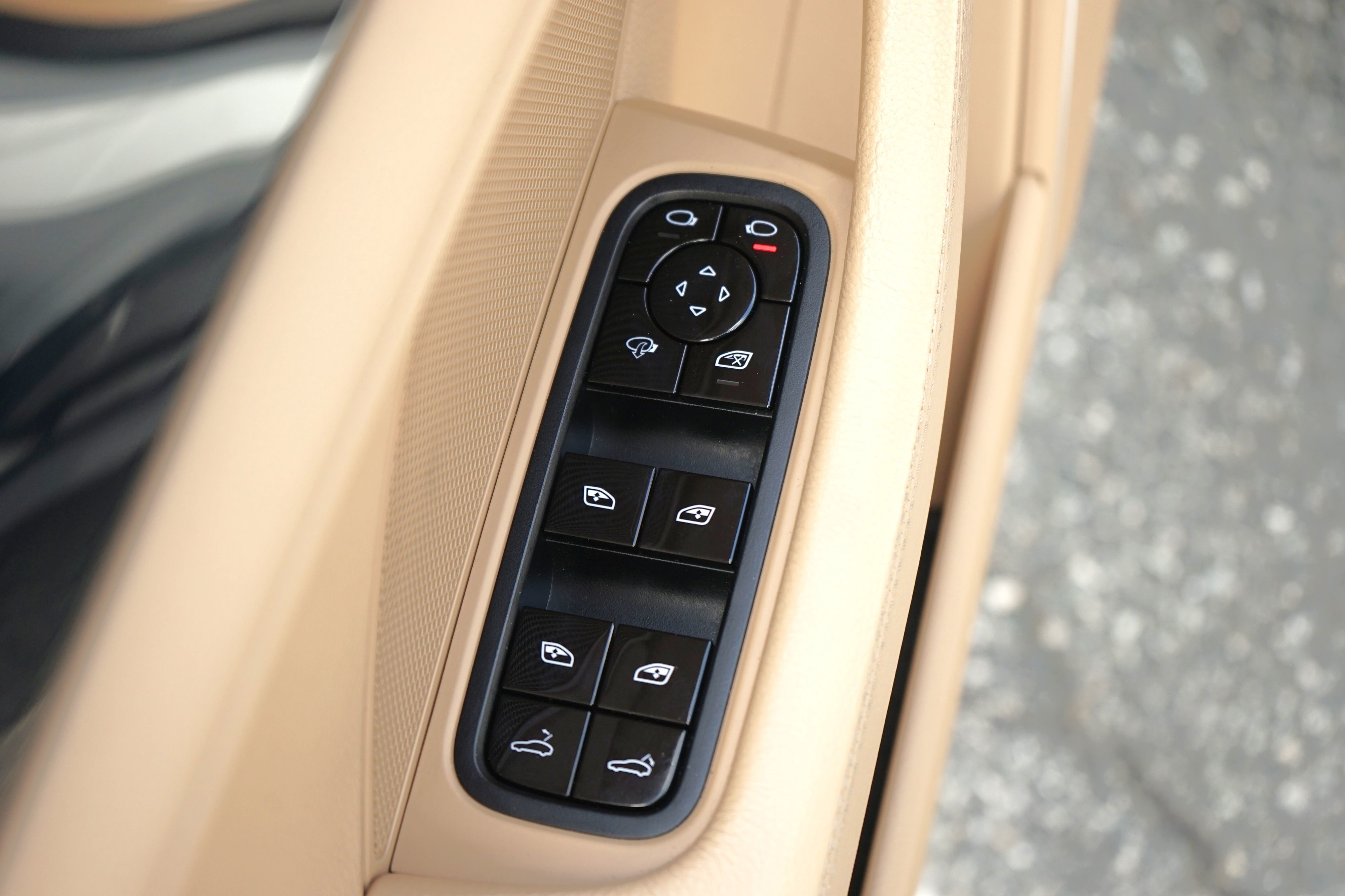 Photo 11 of this Porsche Panamera