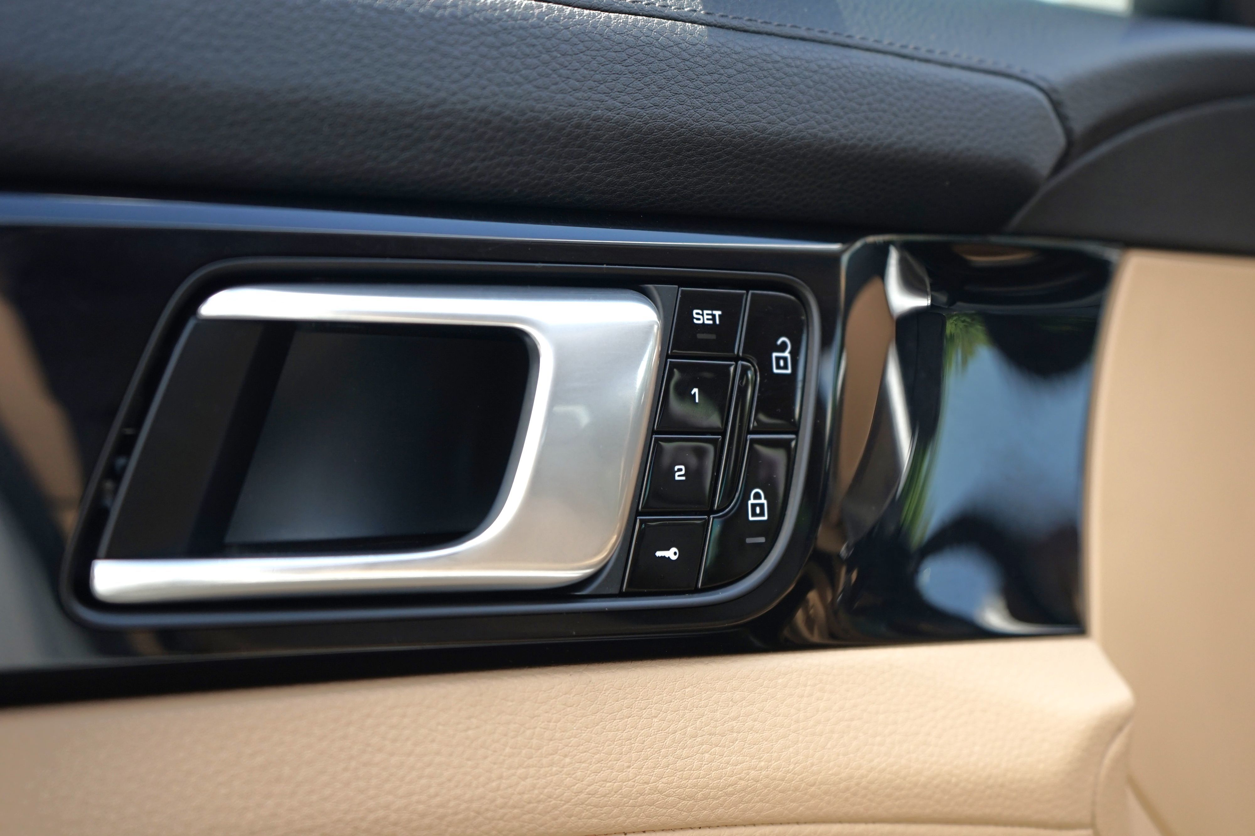 Photo 12 of this Porsche Panamera