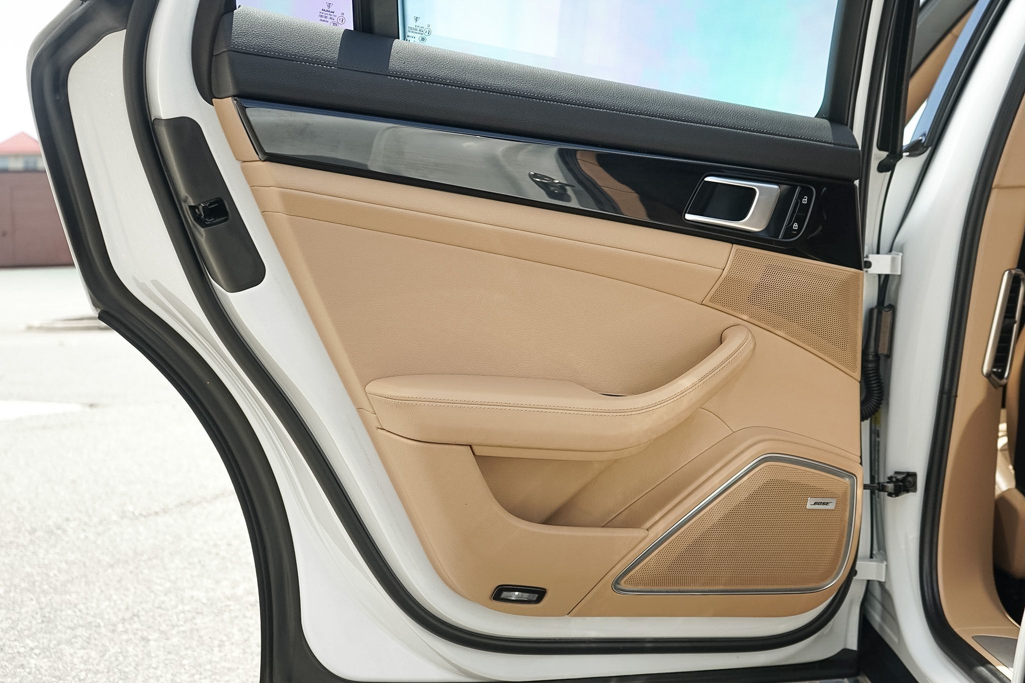 Photo 33 of this Porsche Panamera