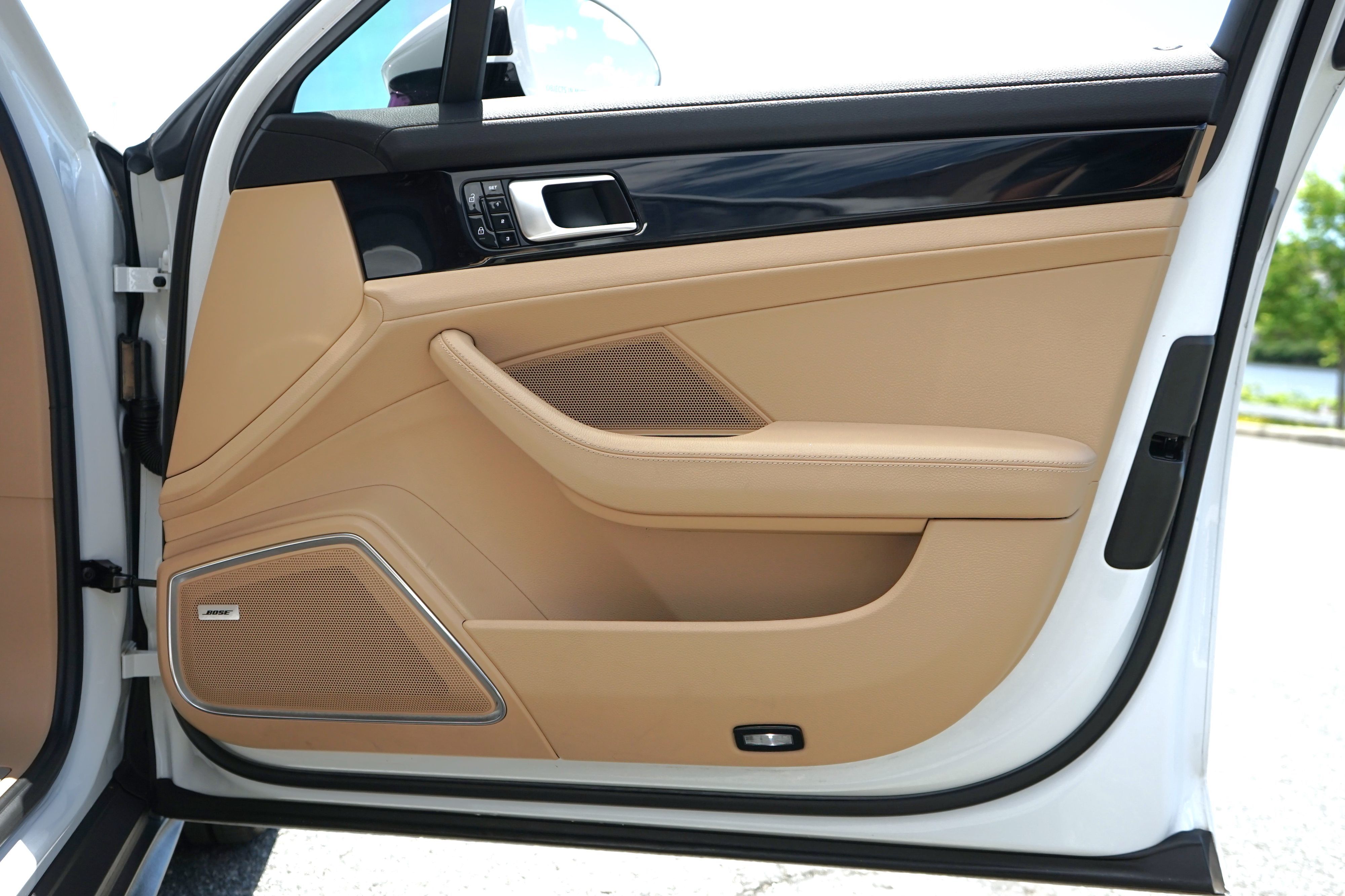 Photo 32 of this Porsche Panamera