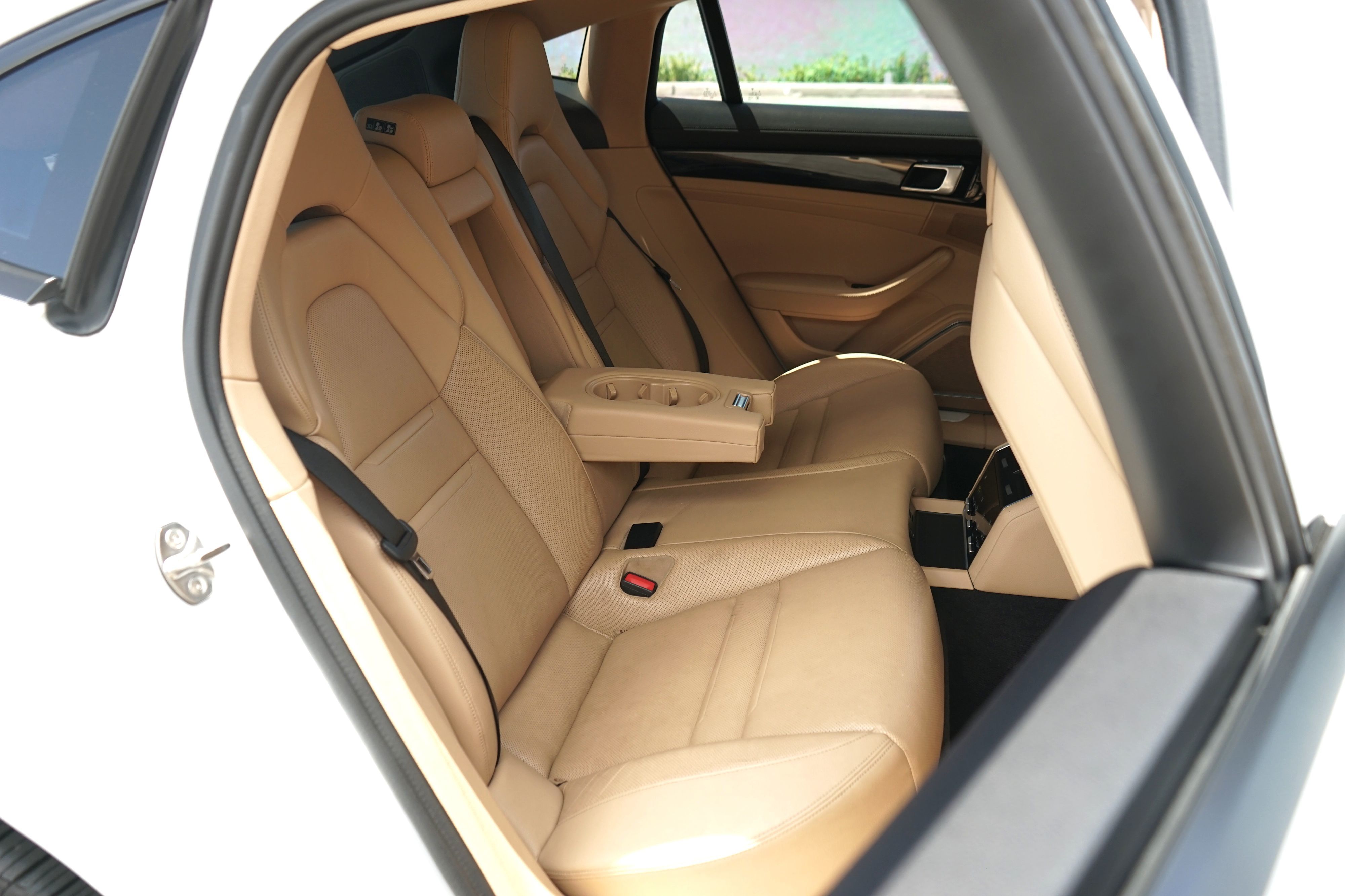 Photo 36 of this Porsche Panamera