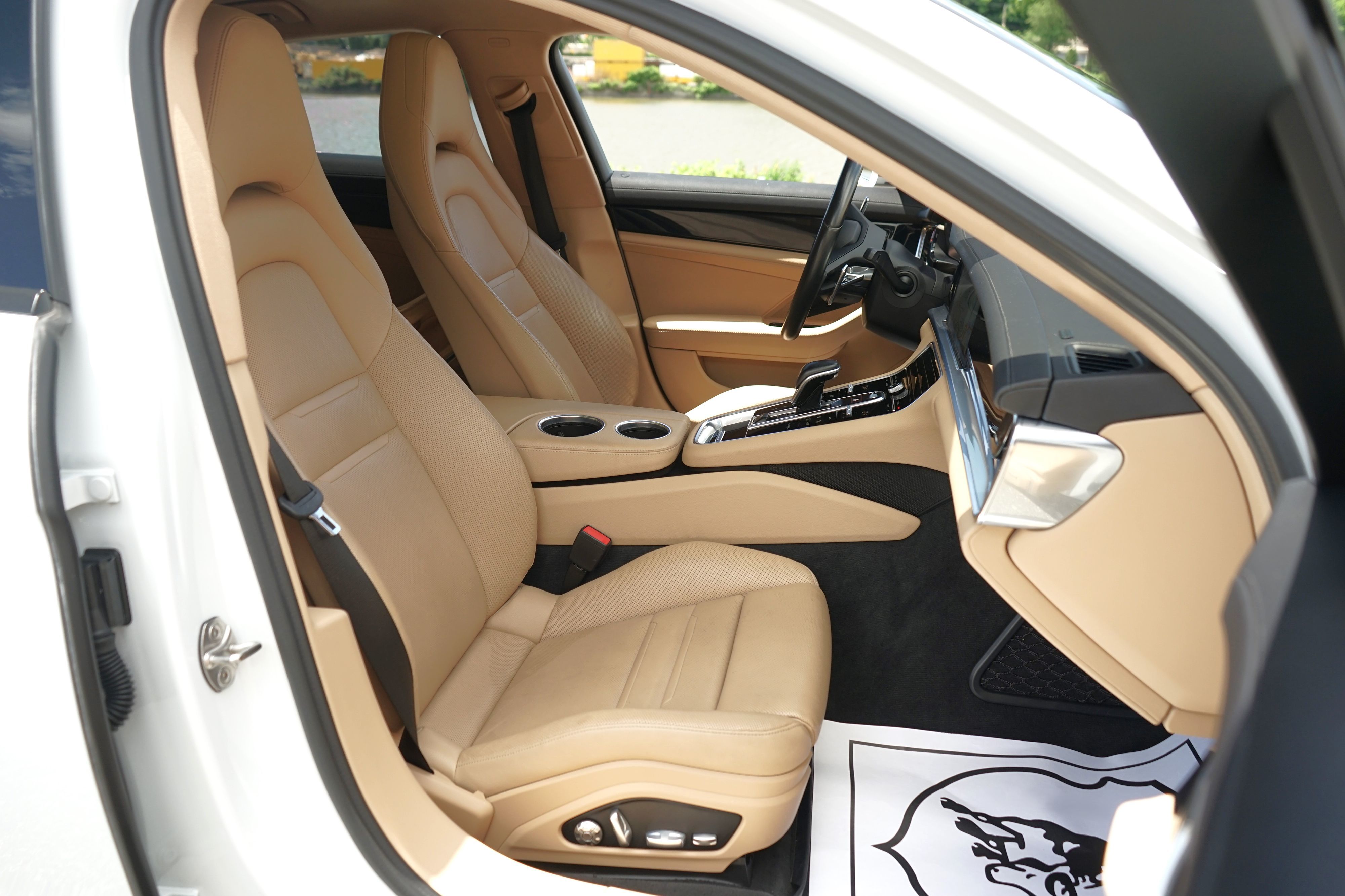 Photo 29 of this Porsche Panamera