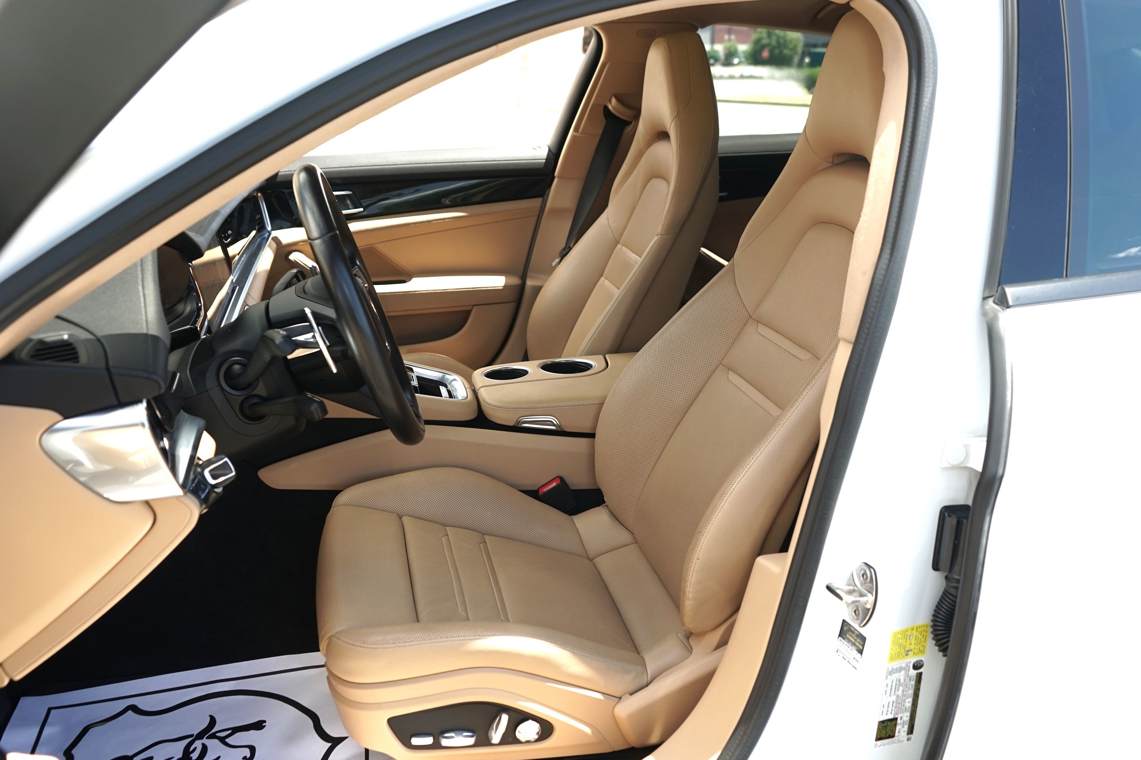 Photo 14 of this Porsche Panamera