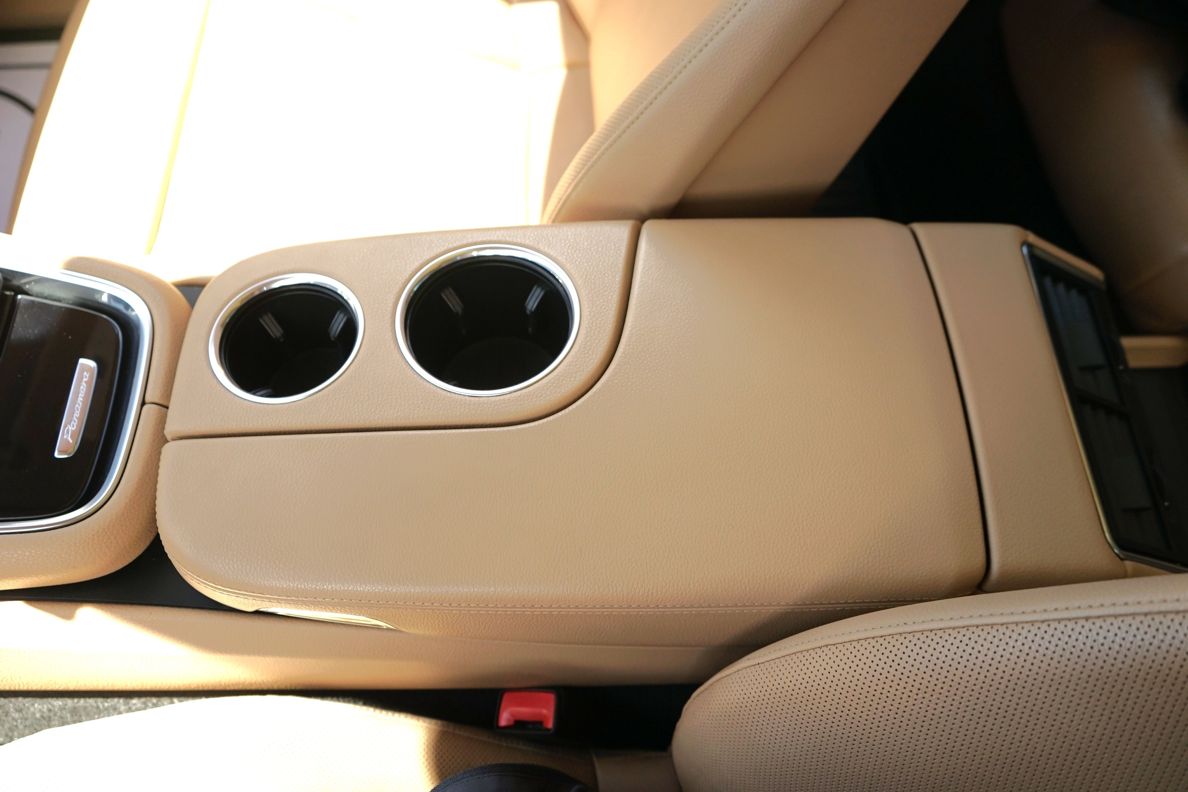 Photo 27 of this Porsche Panamera