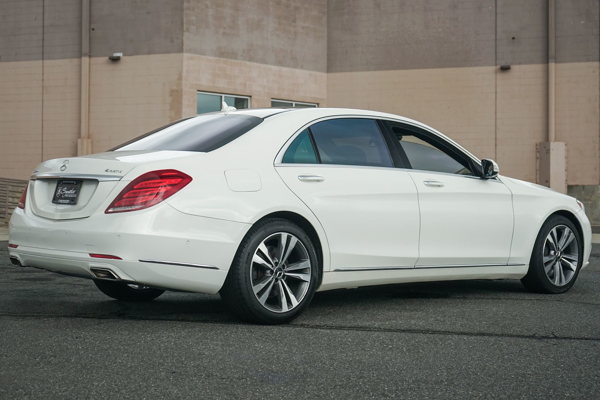 Photo 4 of this Mercedes-Benz S 550