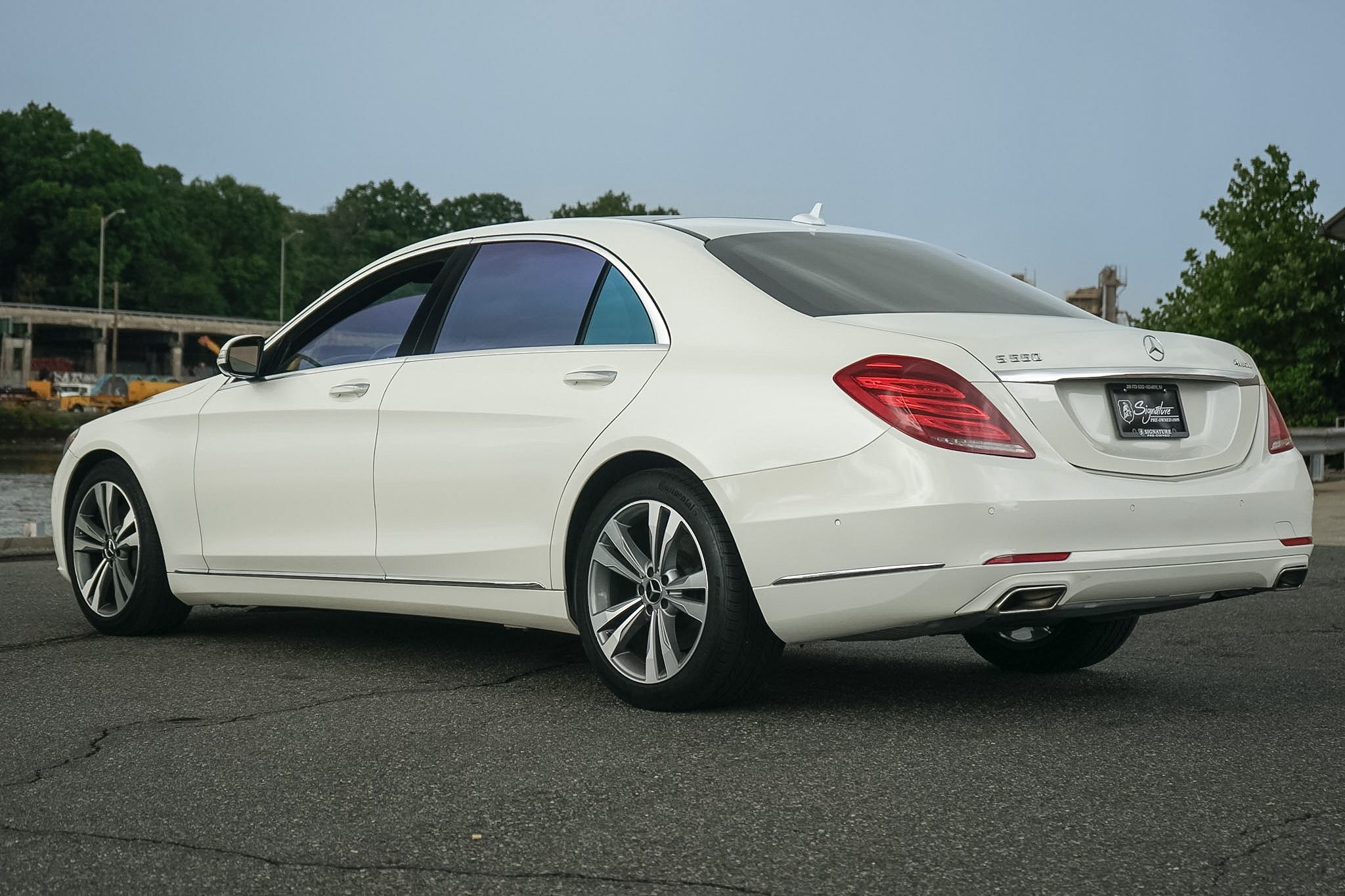 Photo 3 of this Mercedes-Benz S 550