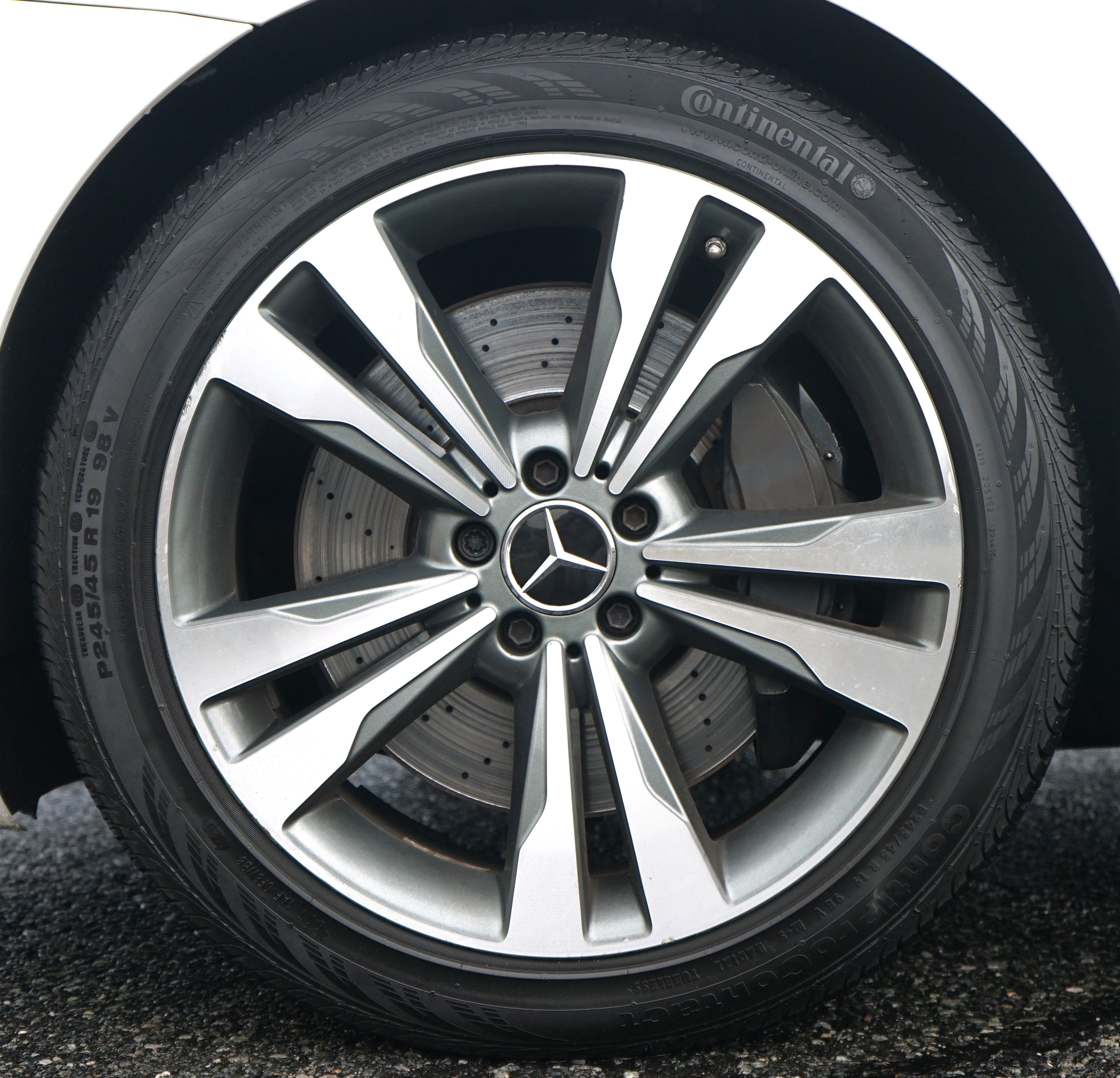 Photo 49 of this Mercedes-Benz S 550