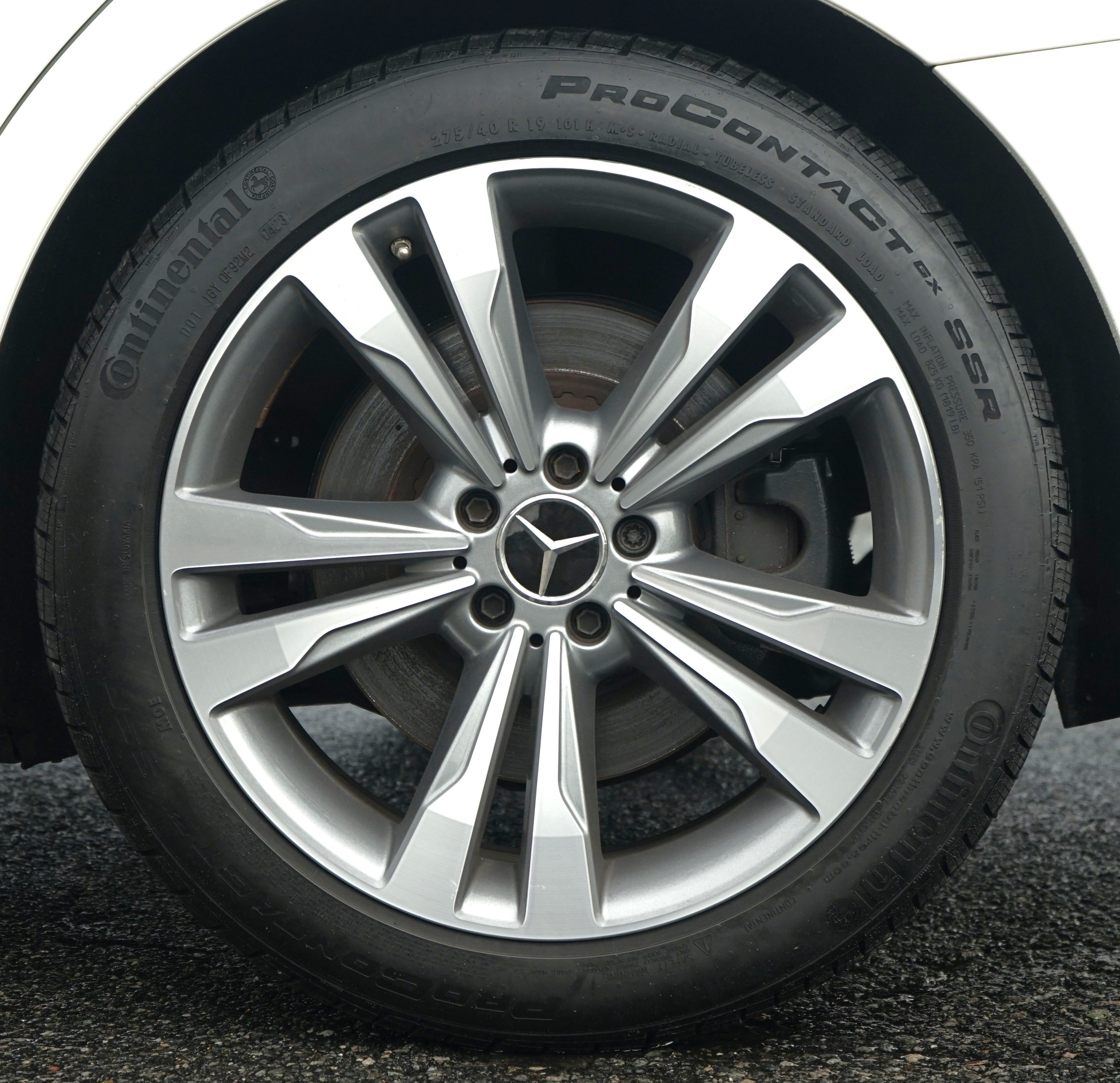 Photo 50 of this Mercedes-Benz S 550