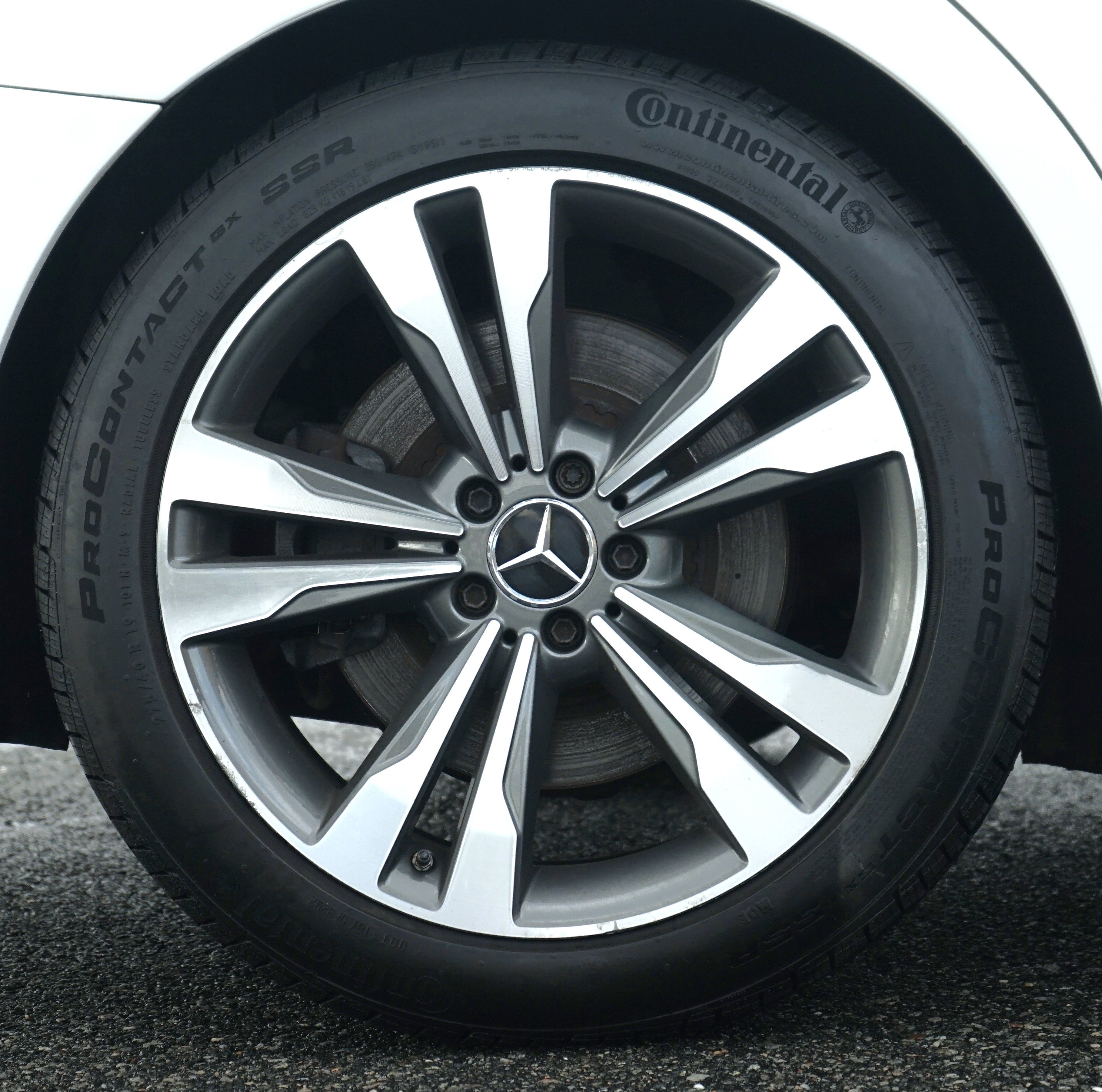 Photo 51 of this Mercedes-Benz S 550