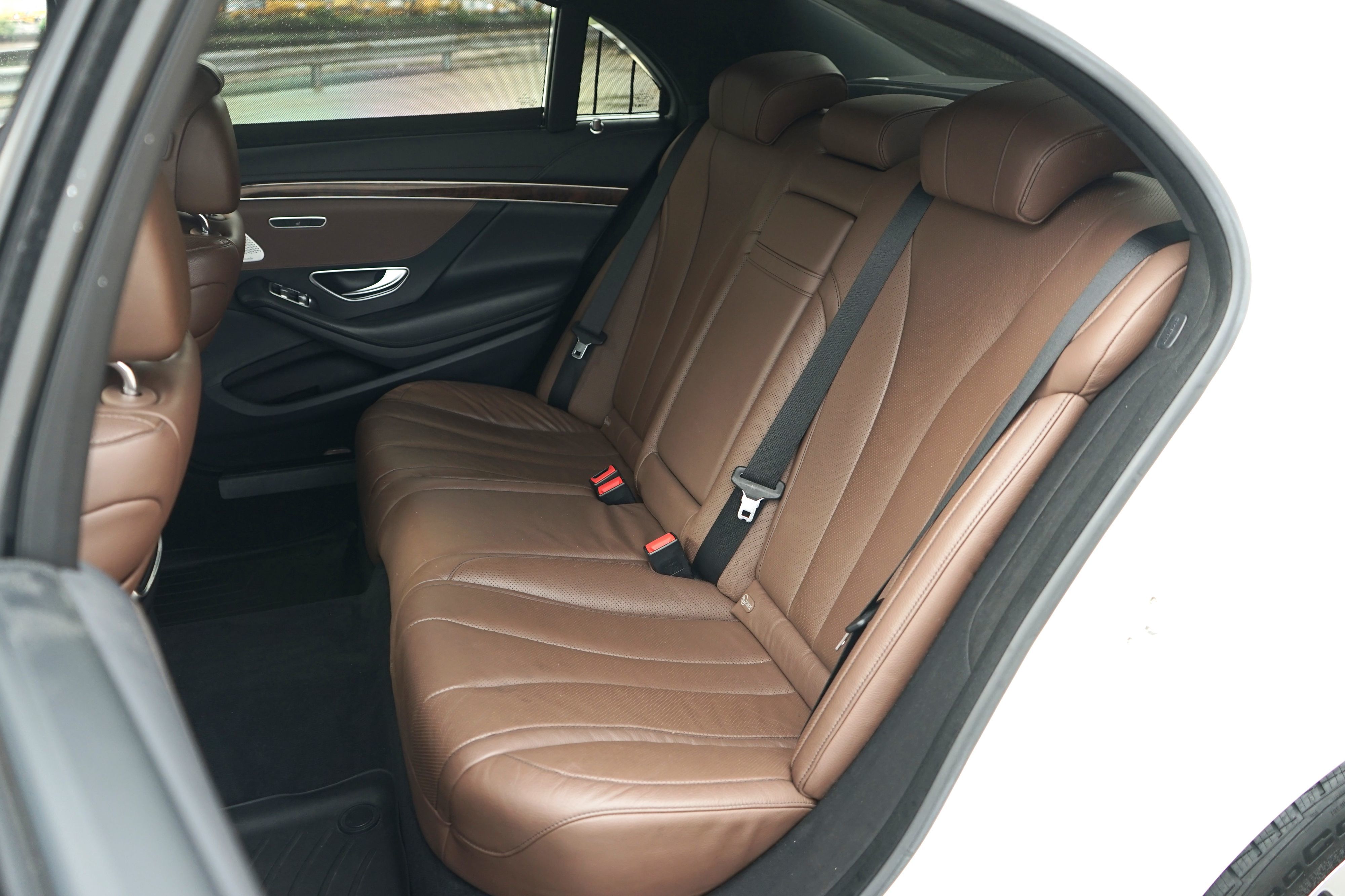 Photo 38 of this Mercedes-Benz S 550