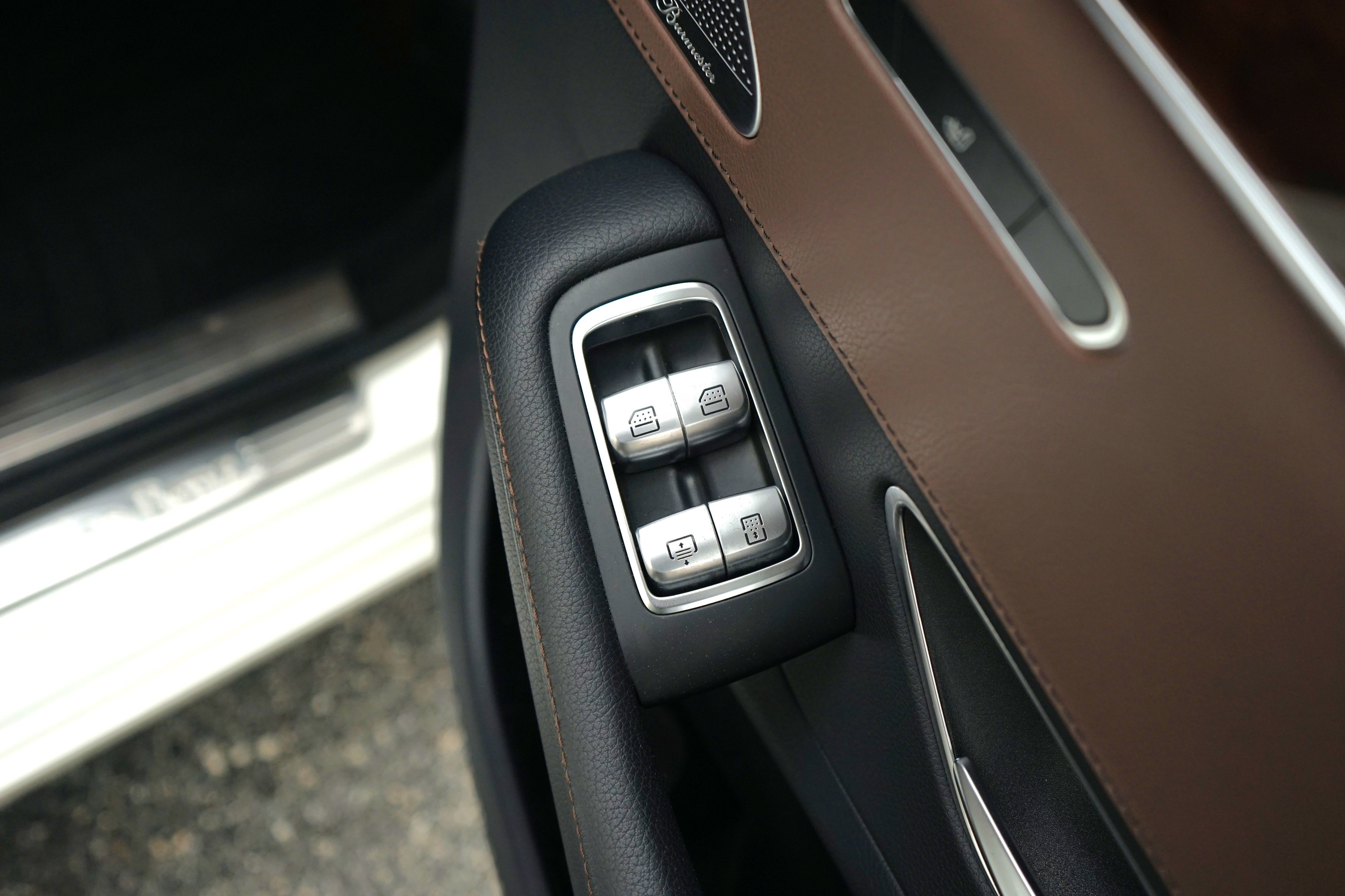 Photo 40 of this Mercedes-Benz S 550