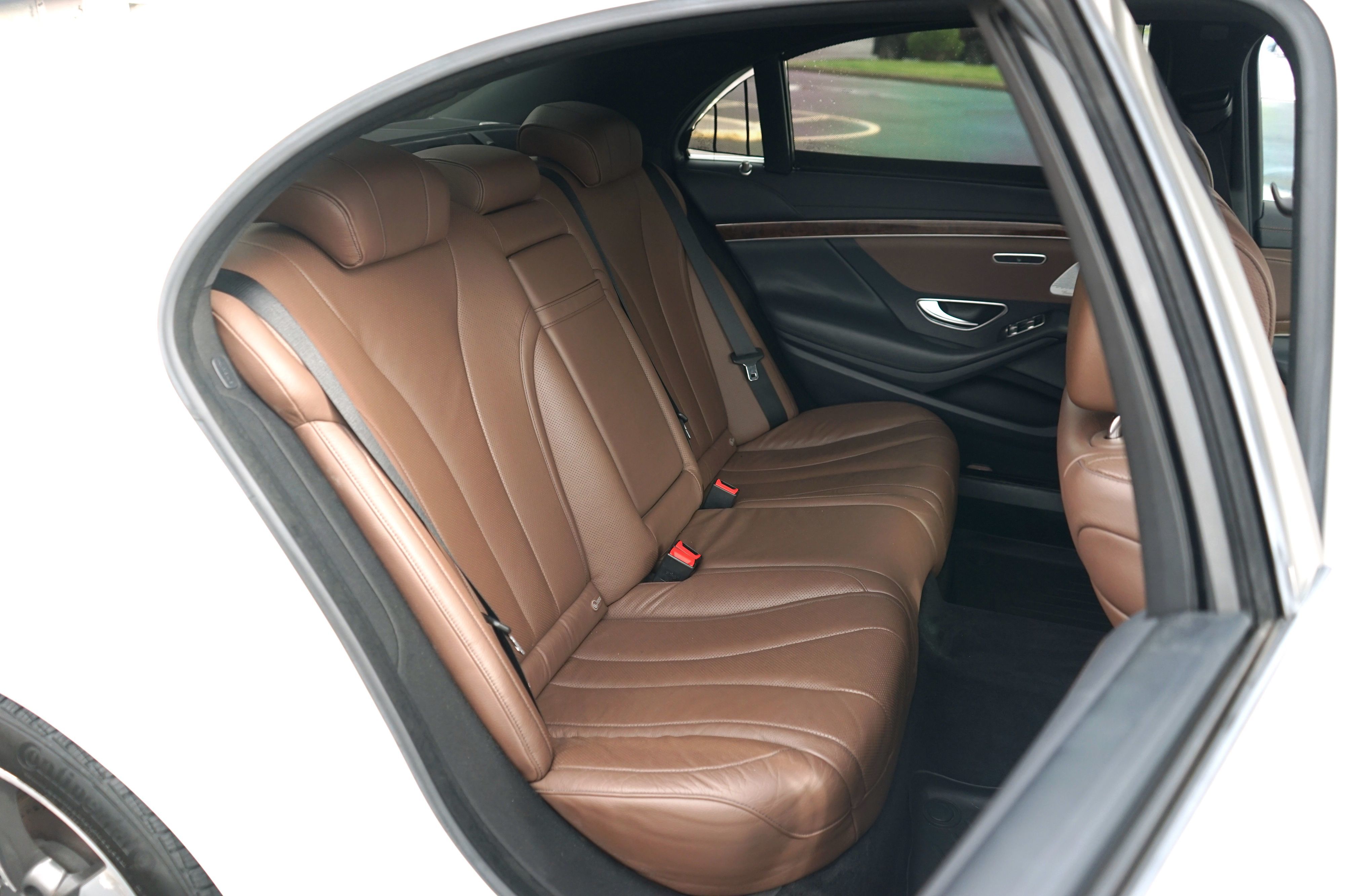 Photo 39 of this Mercedes-Benz S 550
