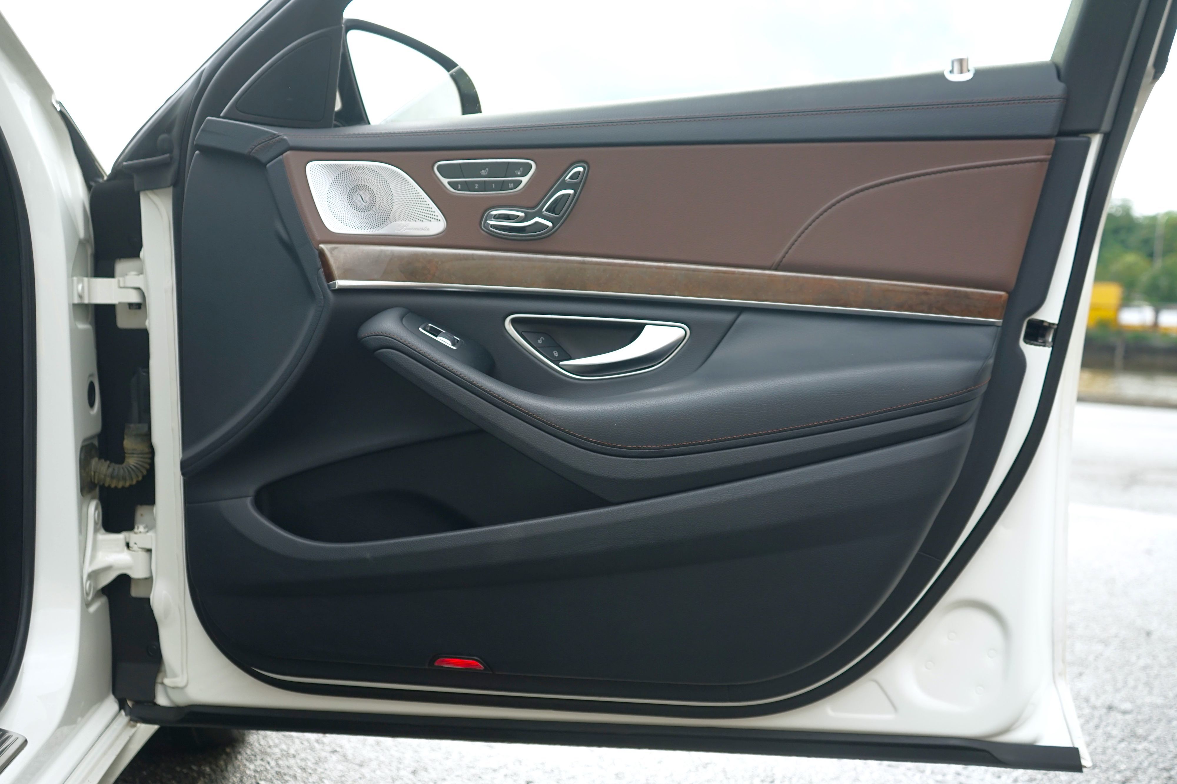 Photo 34 of this Mercedes-Benz S 550