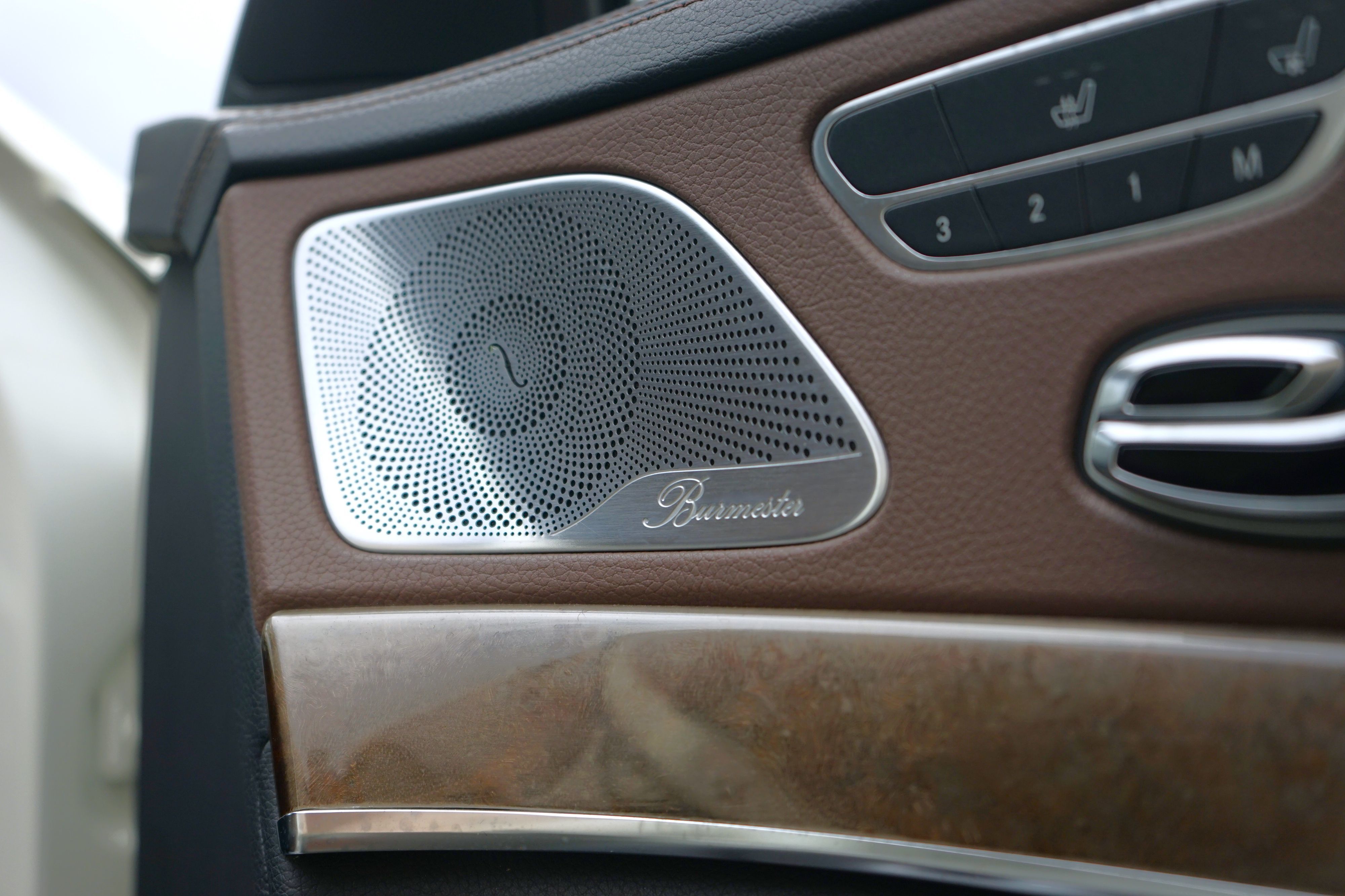 Photo 31 of this Mercedes-Benz S 550