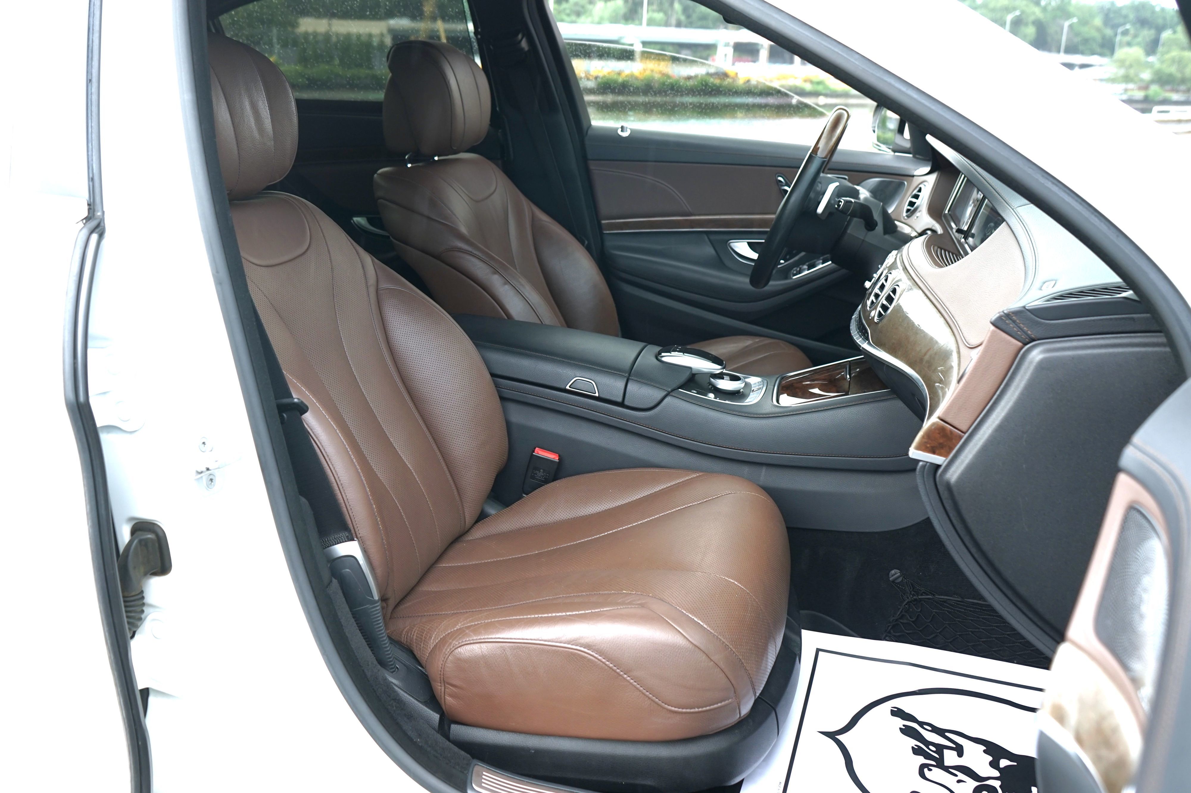 Photo 30 of this Mercedes-Benz S 550