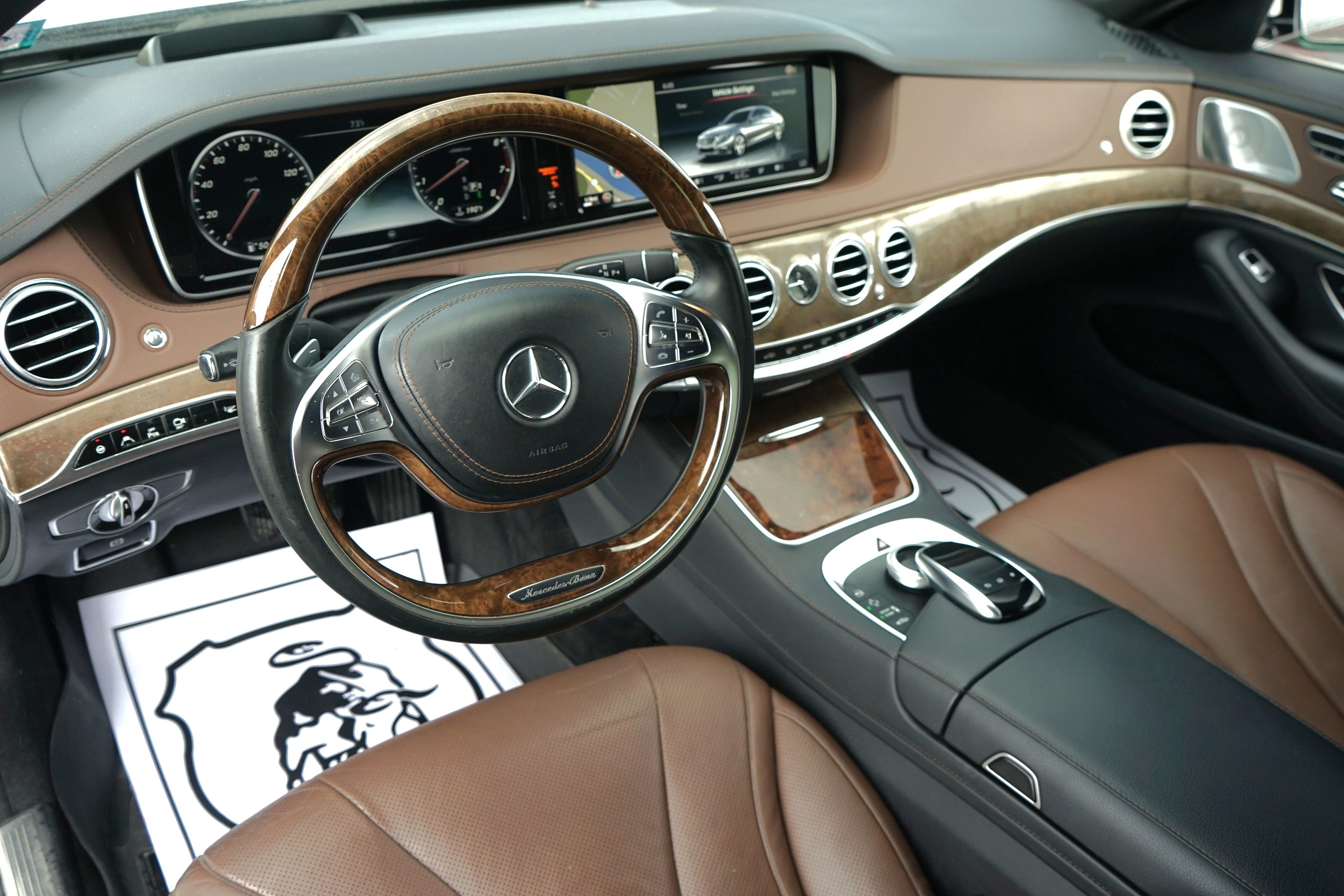 Photo 16 of this Mercedes-Benz S 550