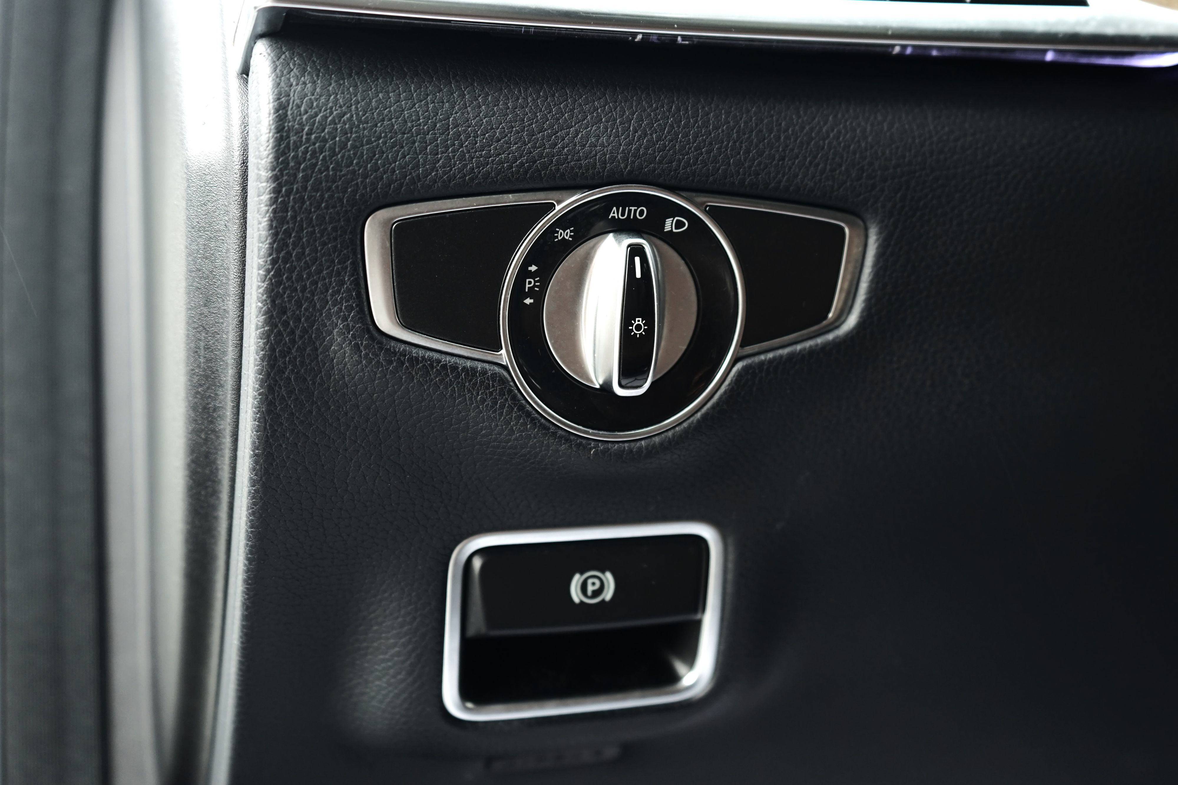 Photo 14 of this Mercedes-Benz S 550