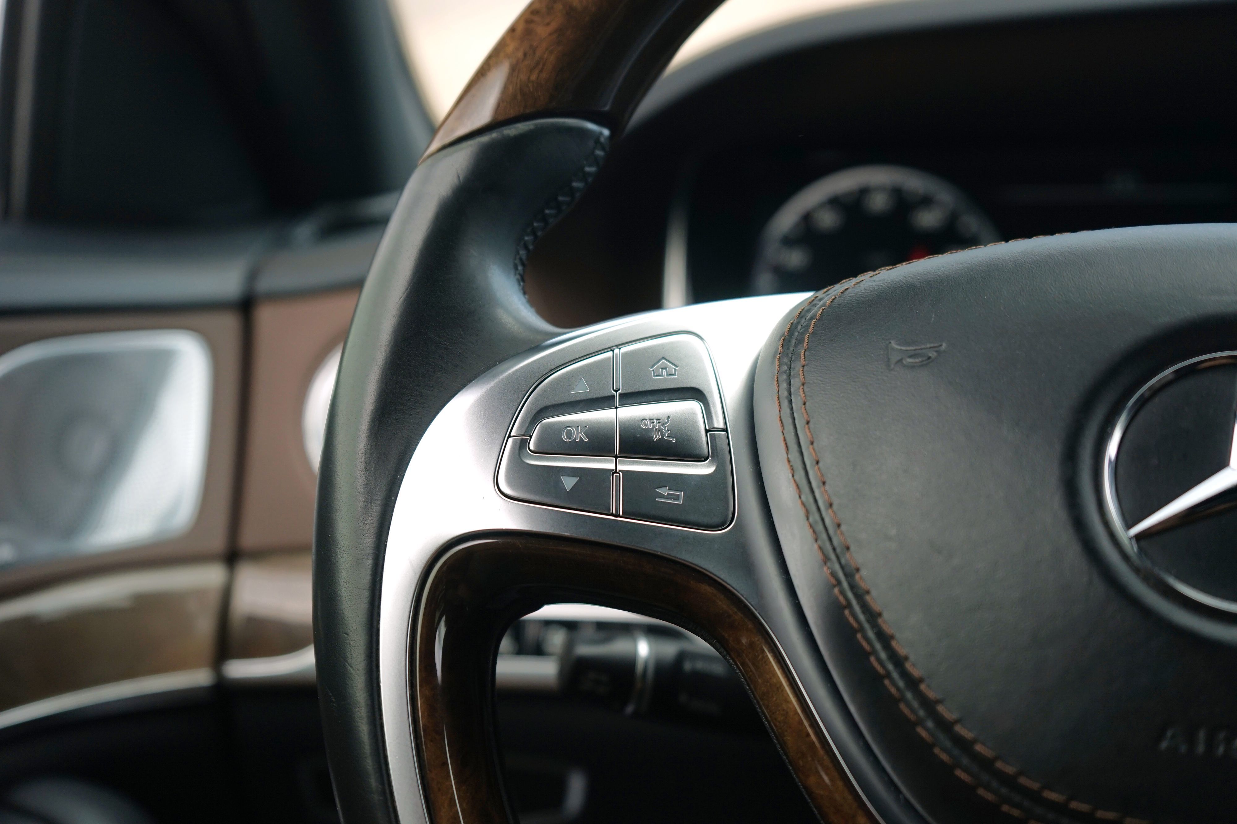 Photo 17 of this Mercedes-Benz S 550