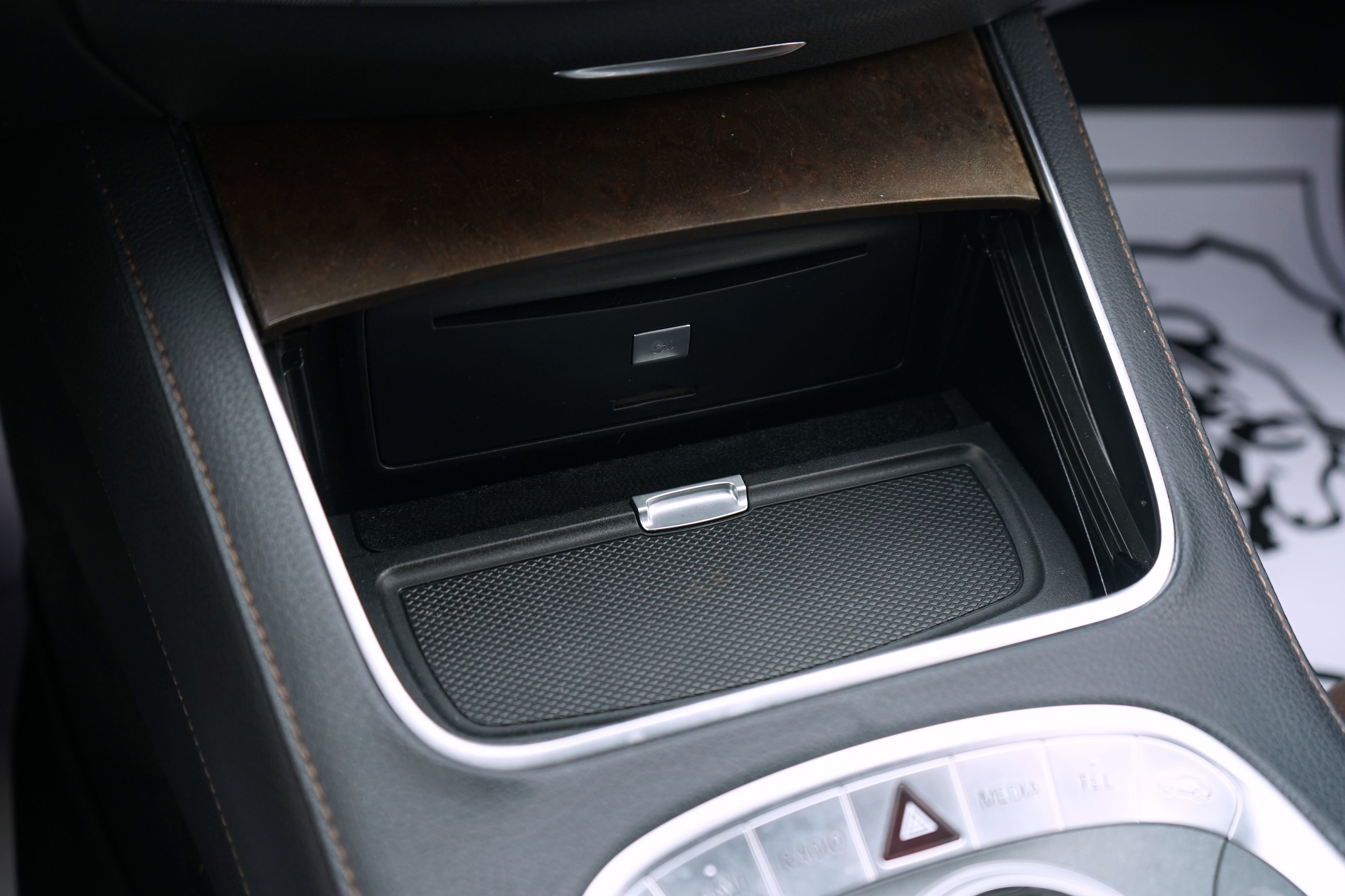 Photo 25 of this Mercedes-Benz S 550