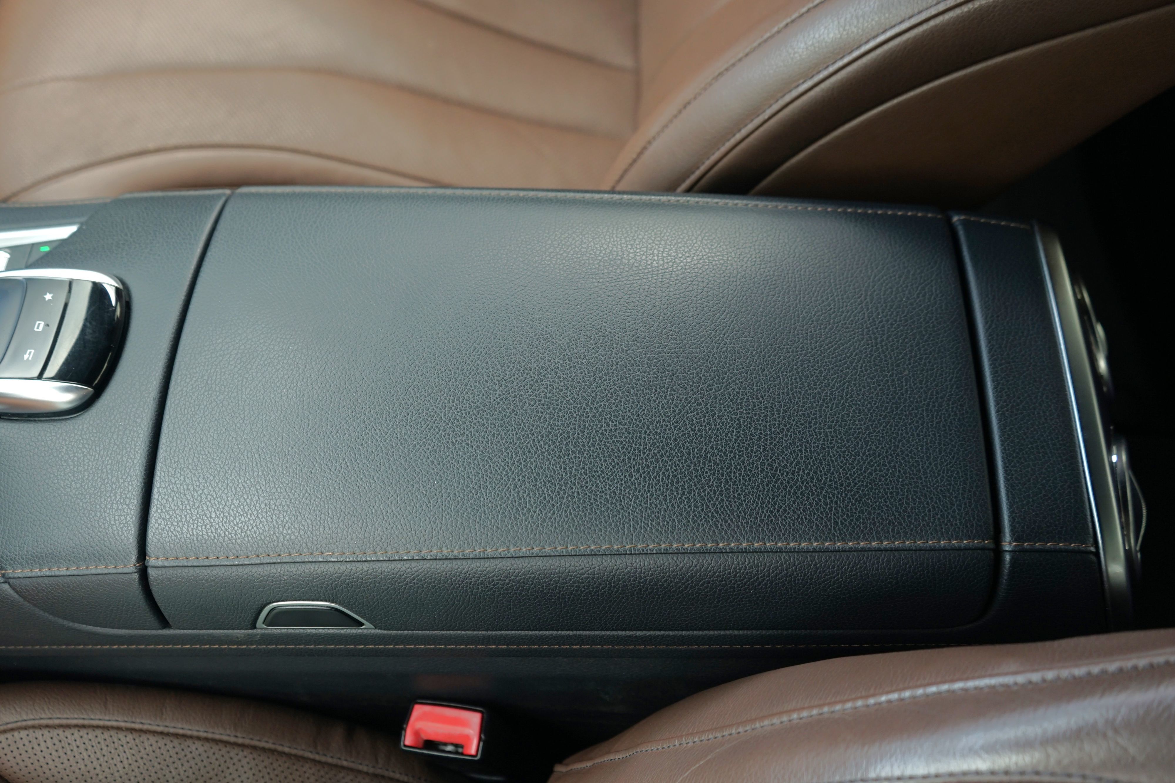 Photo 28 of this Mercedes-Benz S 550