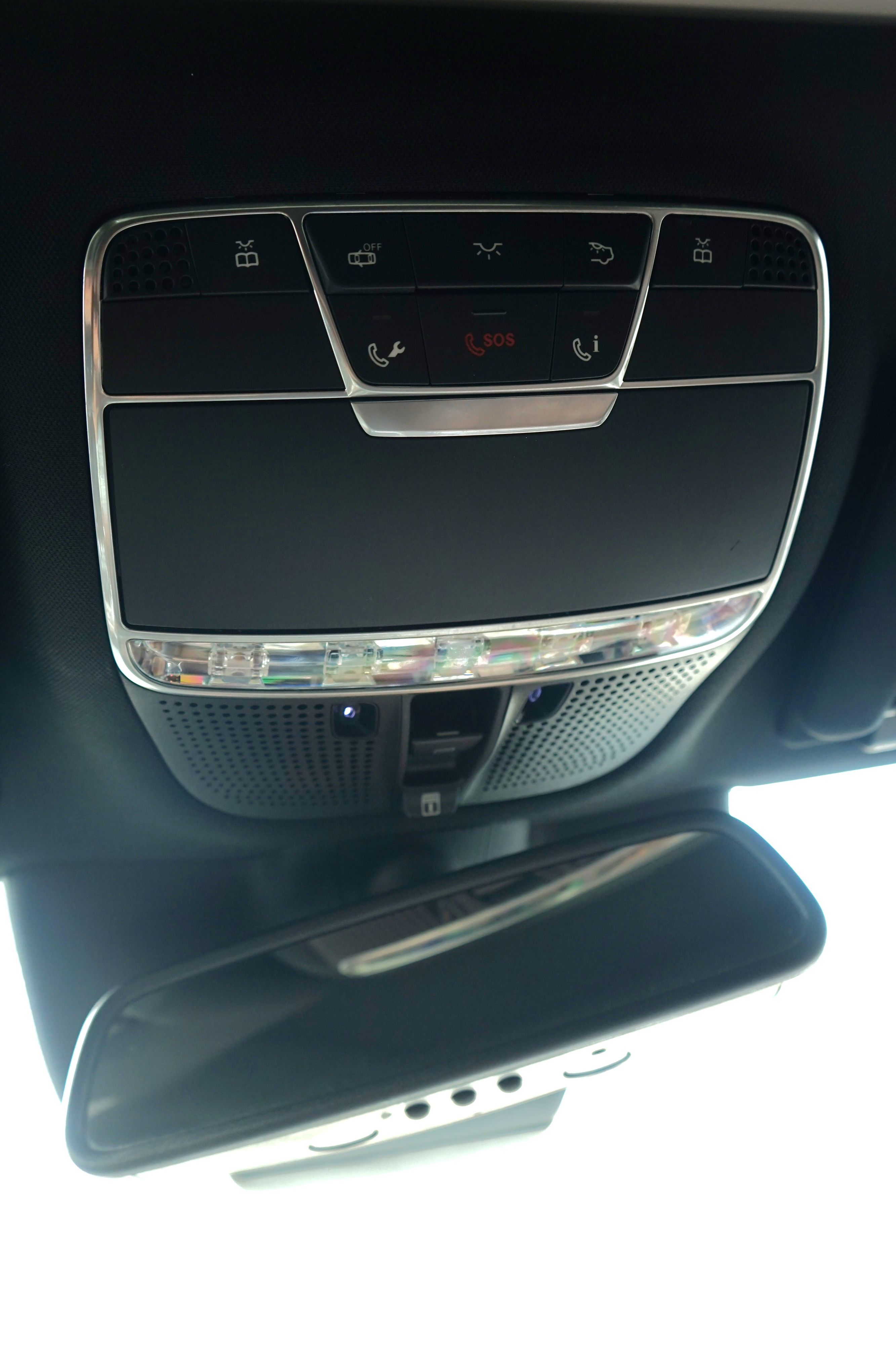 Photo 21 of this Mercedes-Benz S 550