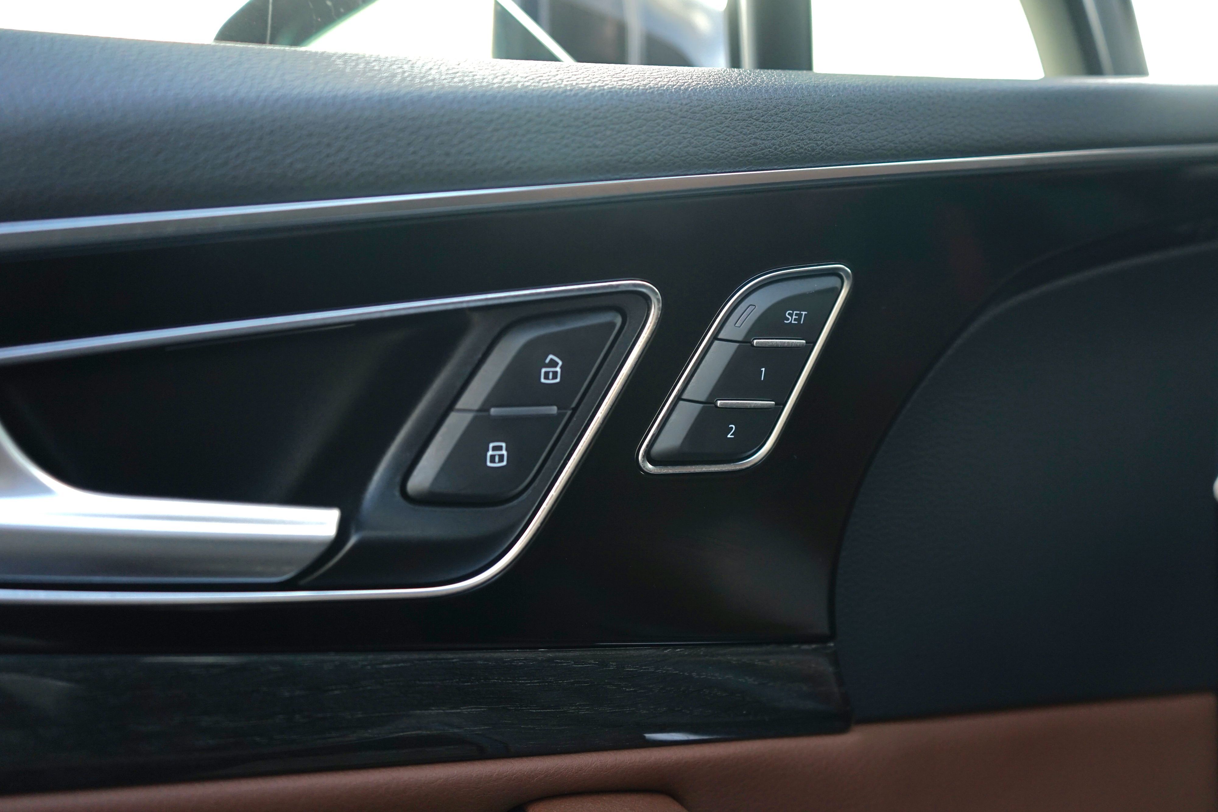 Photo 12 of this Audi Q7