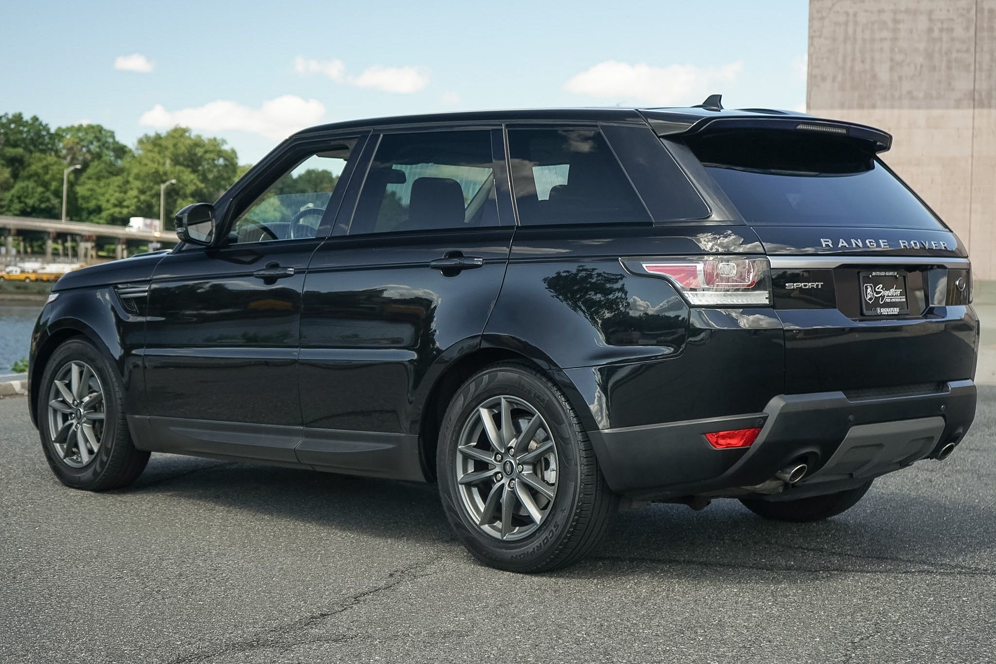 Photo 3 of this Land Rover Range Rover Sport