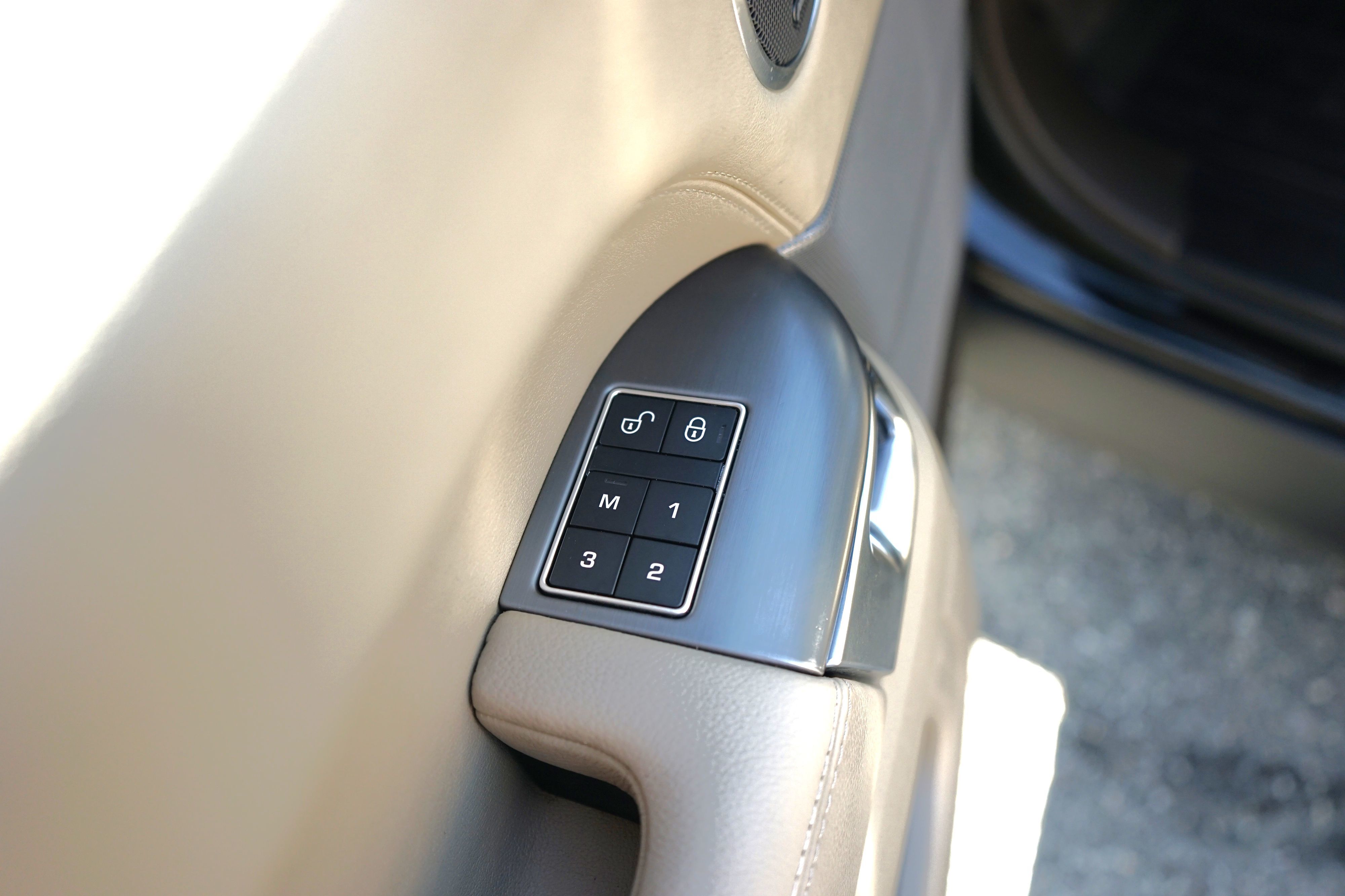 Photo 11 of this Land Rover Range Rover Sport