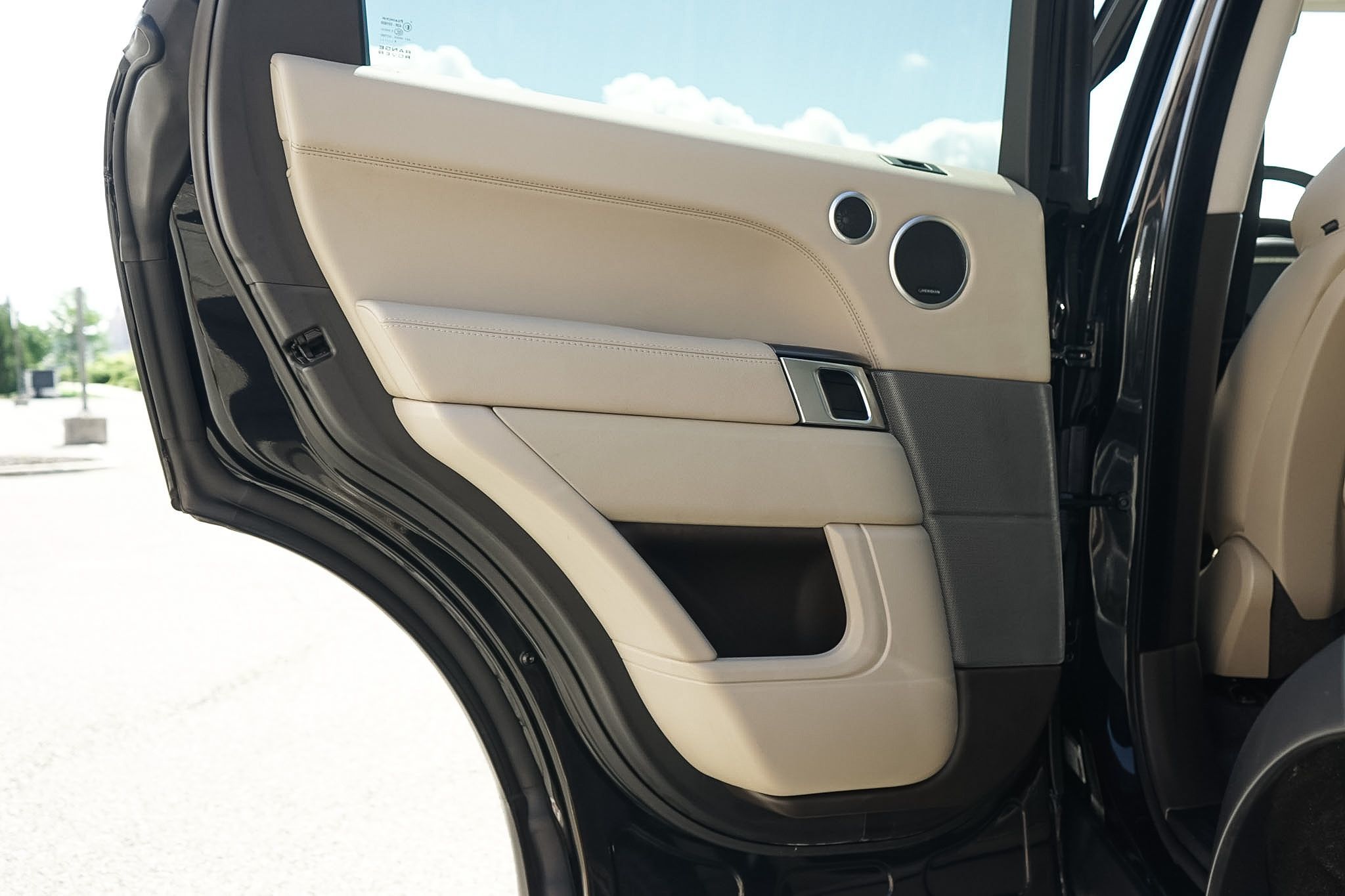 Photo 30 of this Land Rover Range Rover Sport