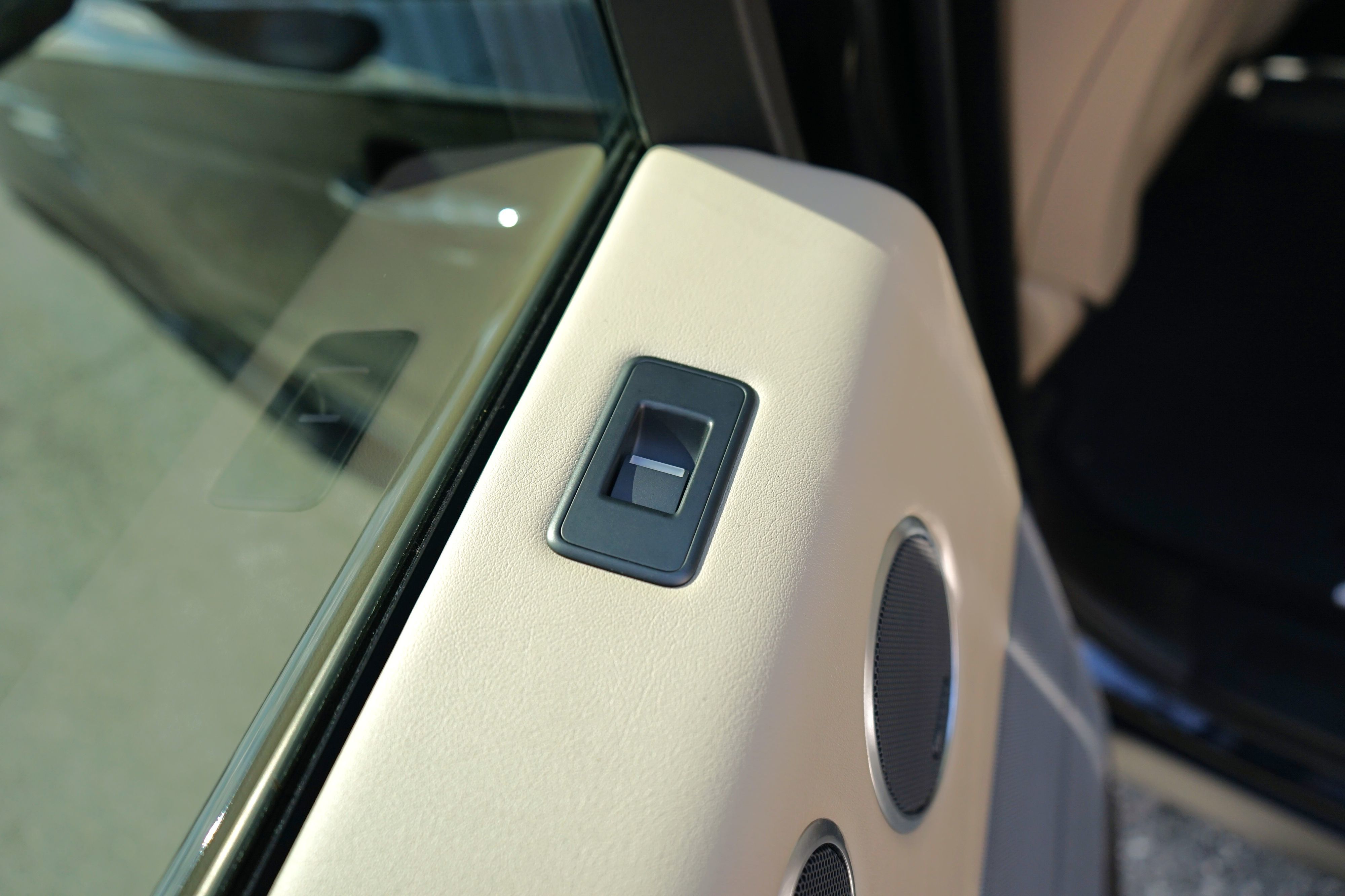 Photo 31 of this Land Rover Range Rover Sport