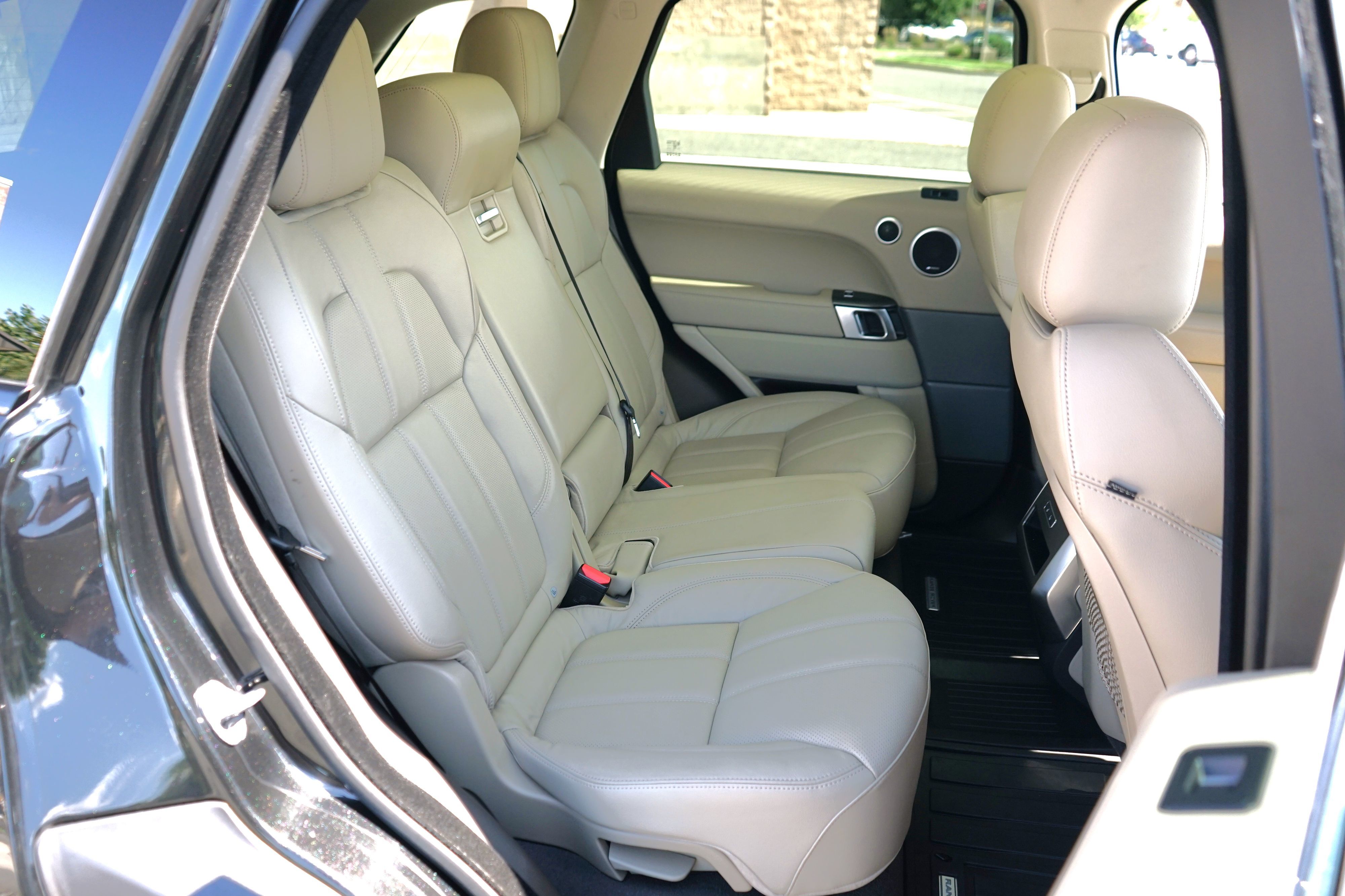 Photo 33 of this Land Rover Range Rover Sport
