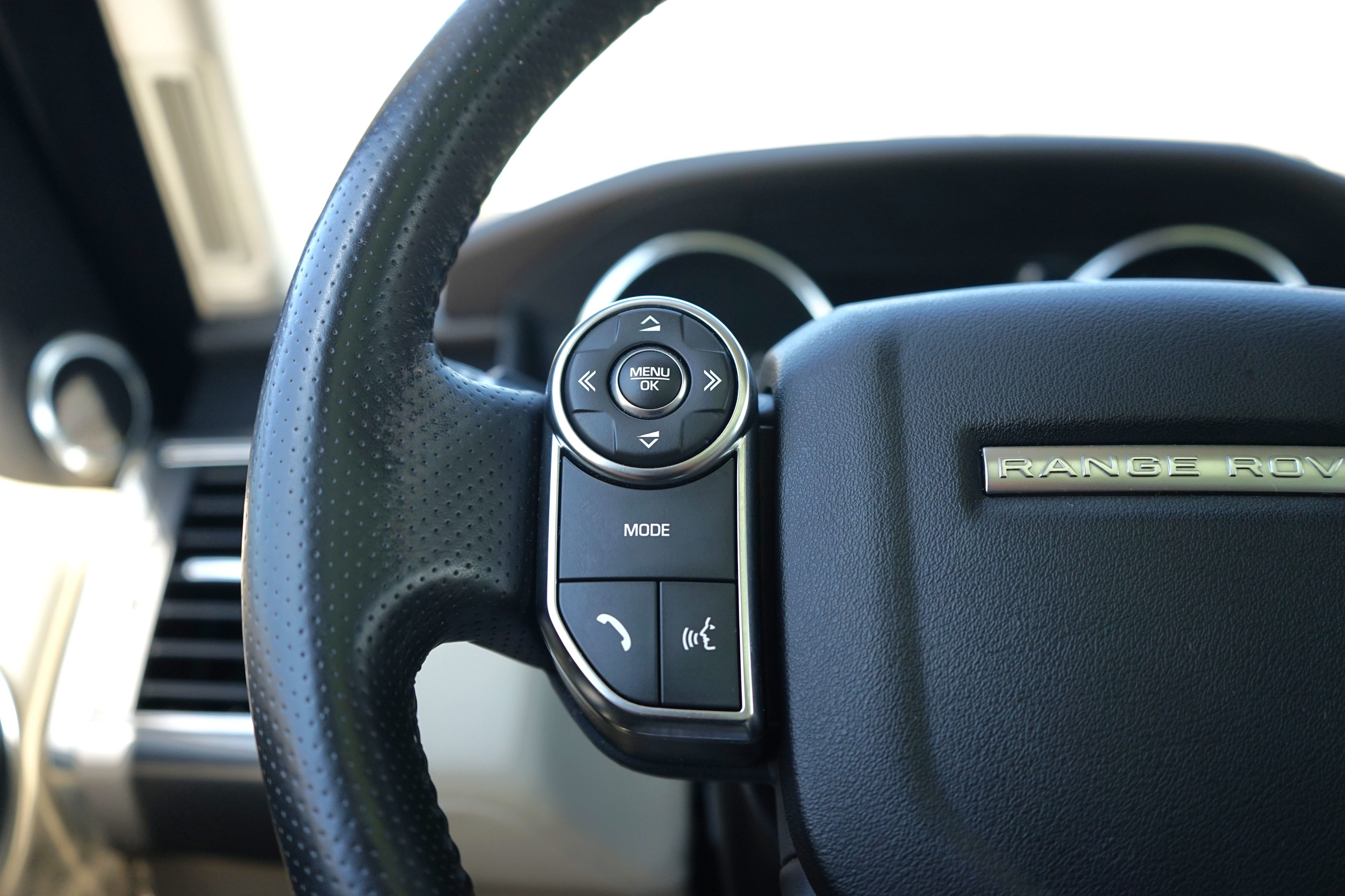 Photo 17 of this Land Rover Range Rover Sport