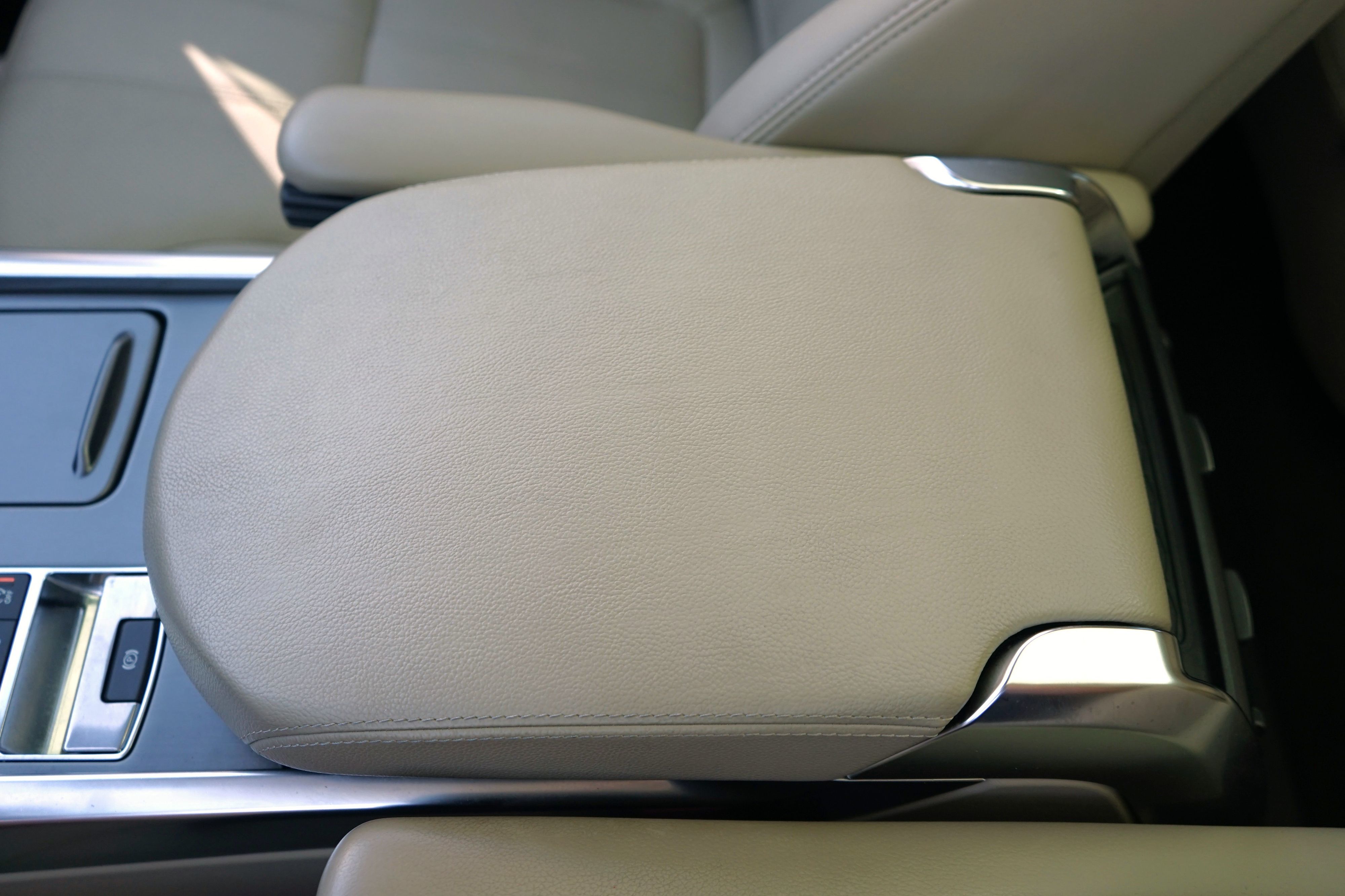 Photo 27 of this Land Rover Range Rover Sport